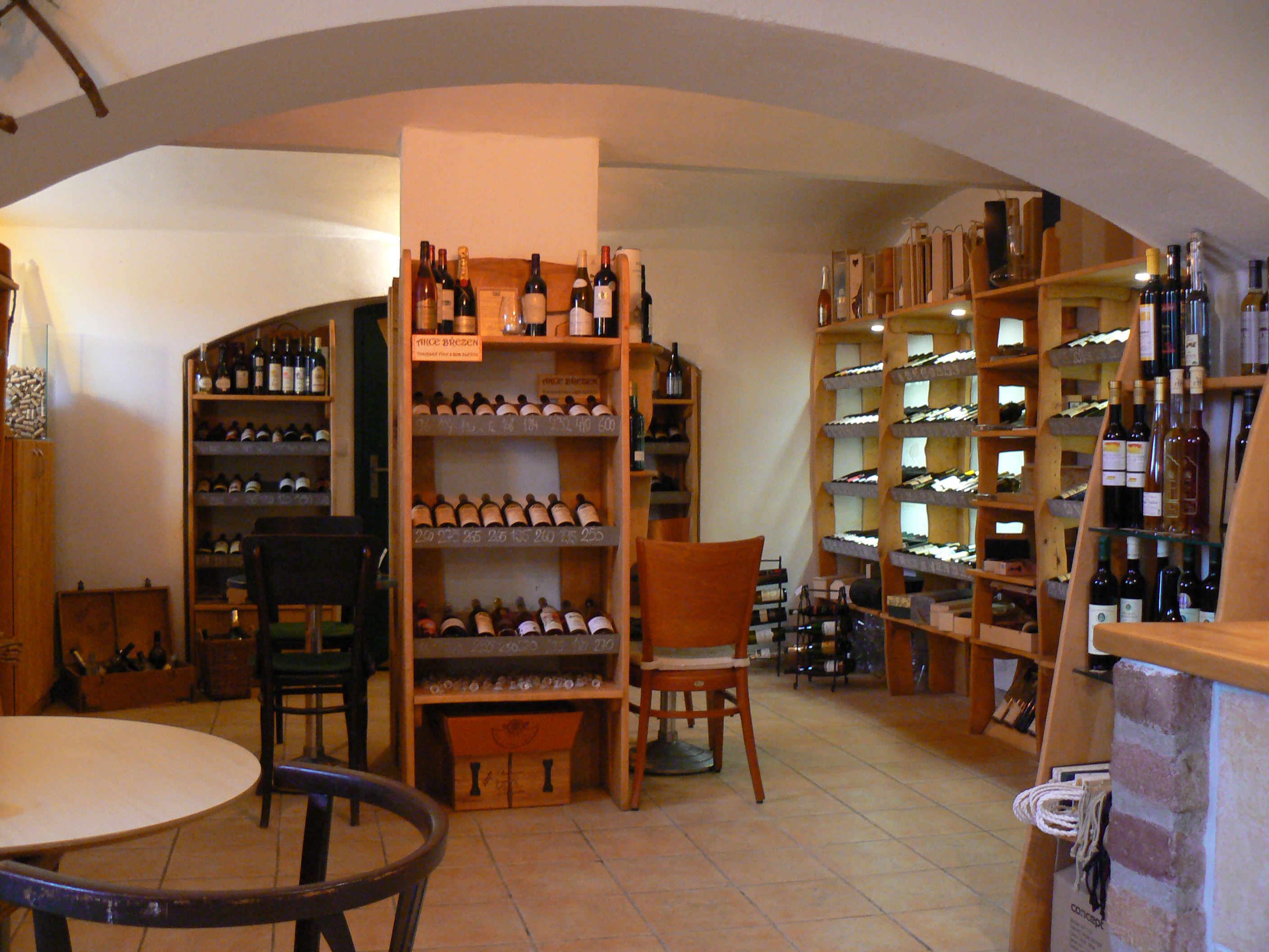 Vinotéka a vinný bar Vinové foto 2
