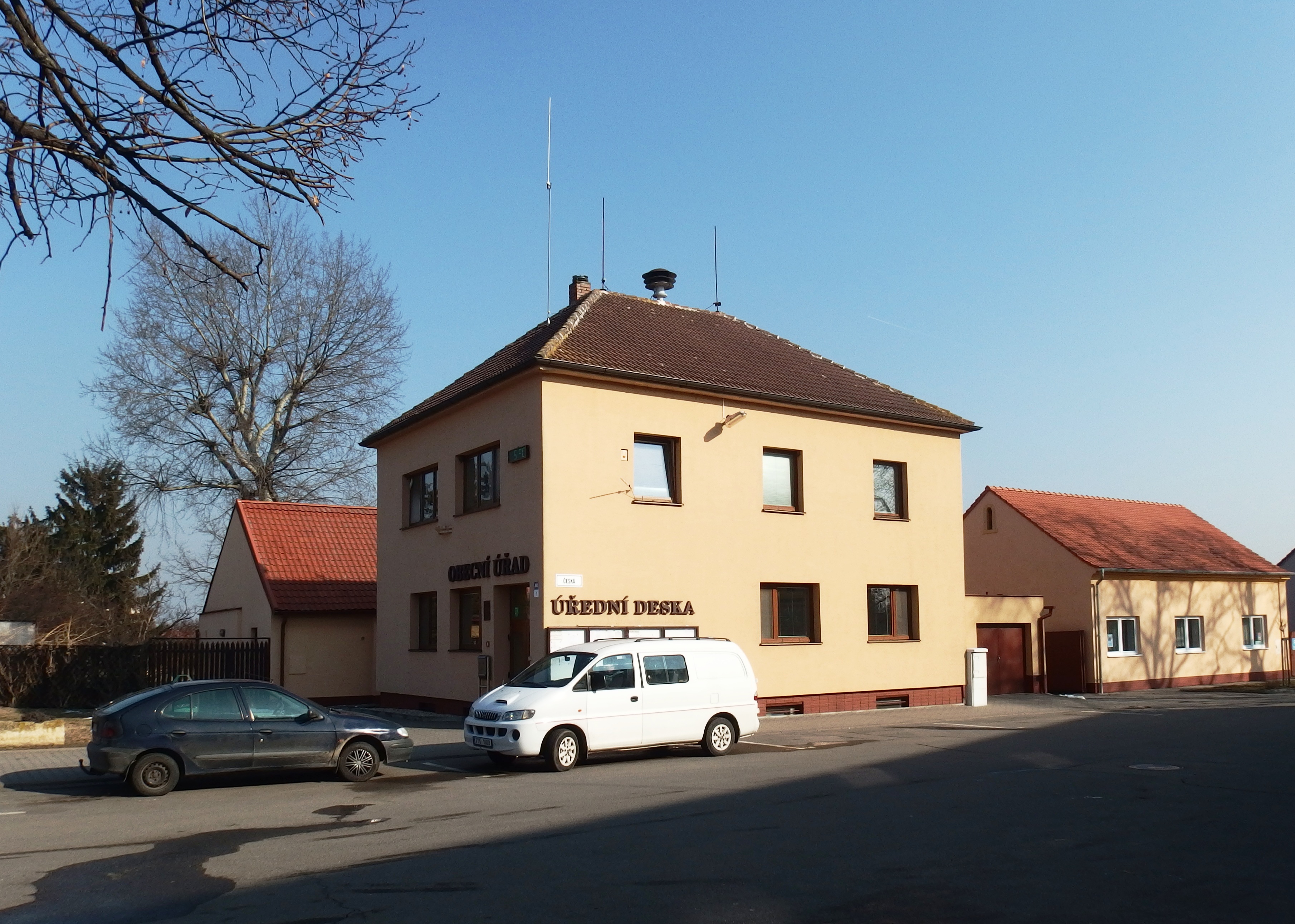 Lužice - obecní úřad foto 2