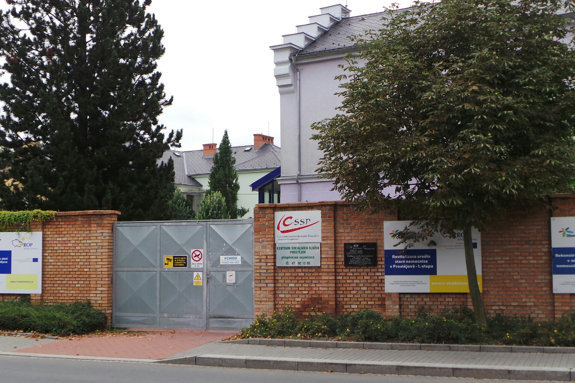 PÍSNIČKOU KE SLUNCI