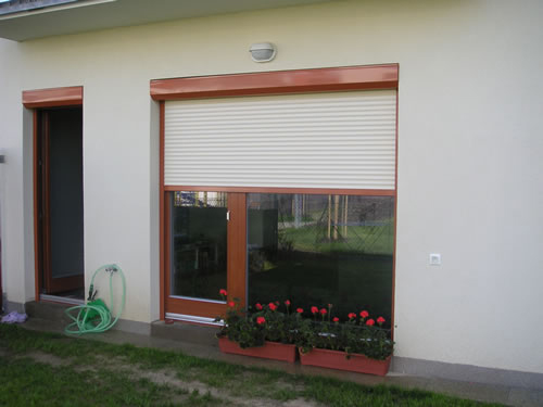 GARONA - garážová vrata, vjezdové brány, předokenní rolety foto 4