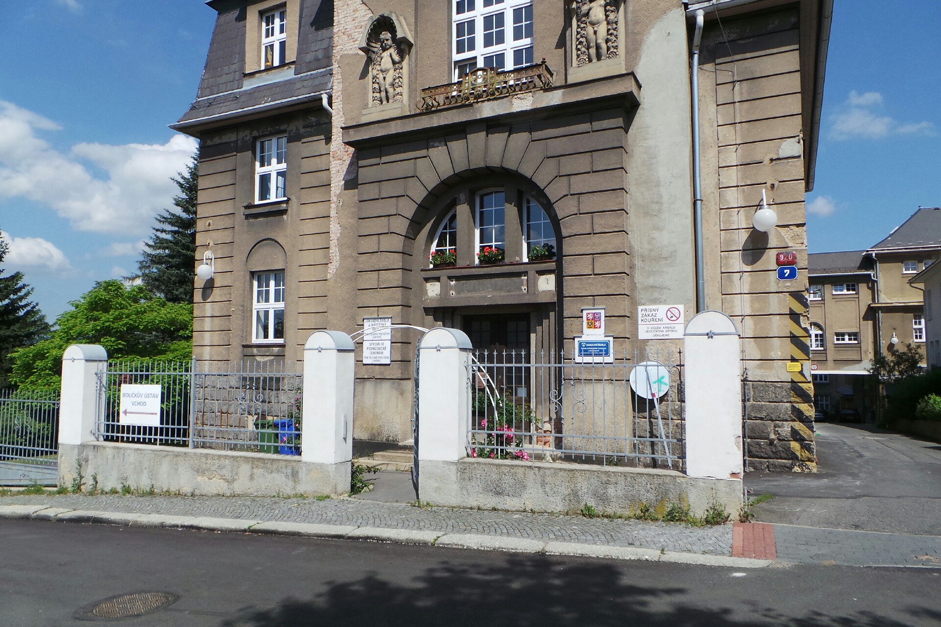 Základní škola a Mateřská škola pro tělesně postižené, Liberec, Lužická 920/7