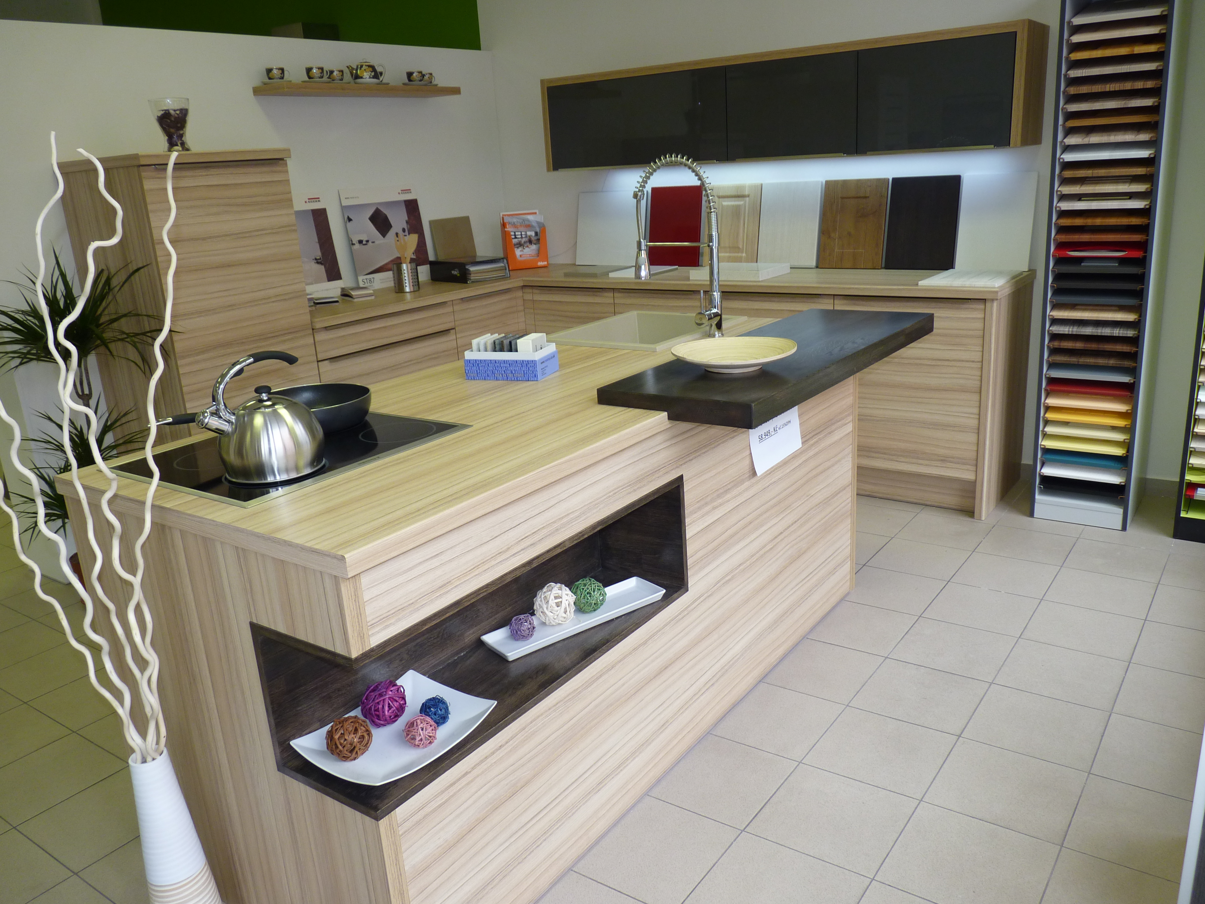 Chudoba - kuchyně, skříně, podlahy foto 2