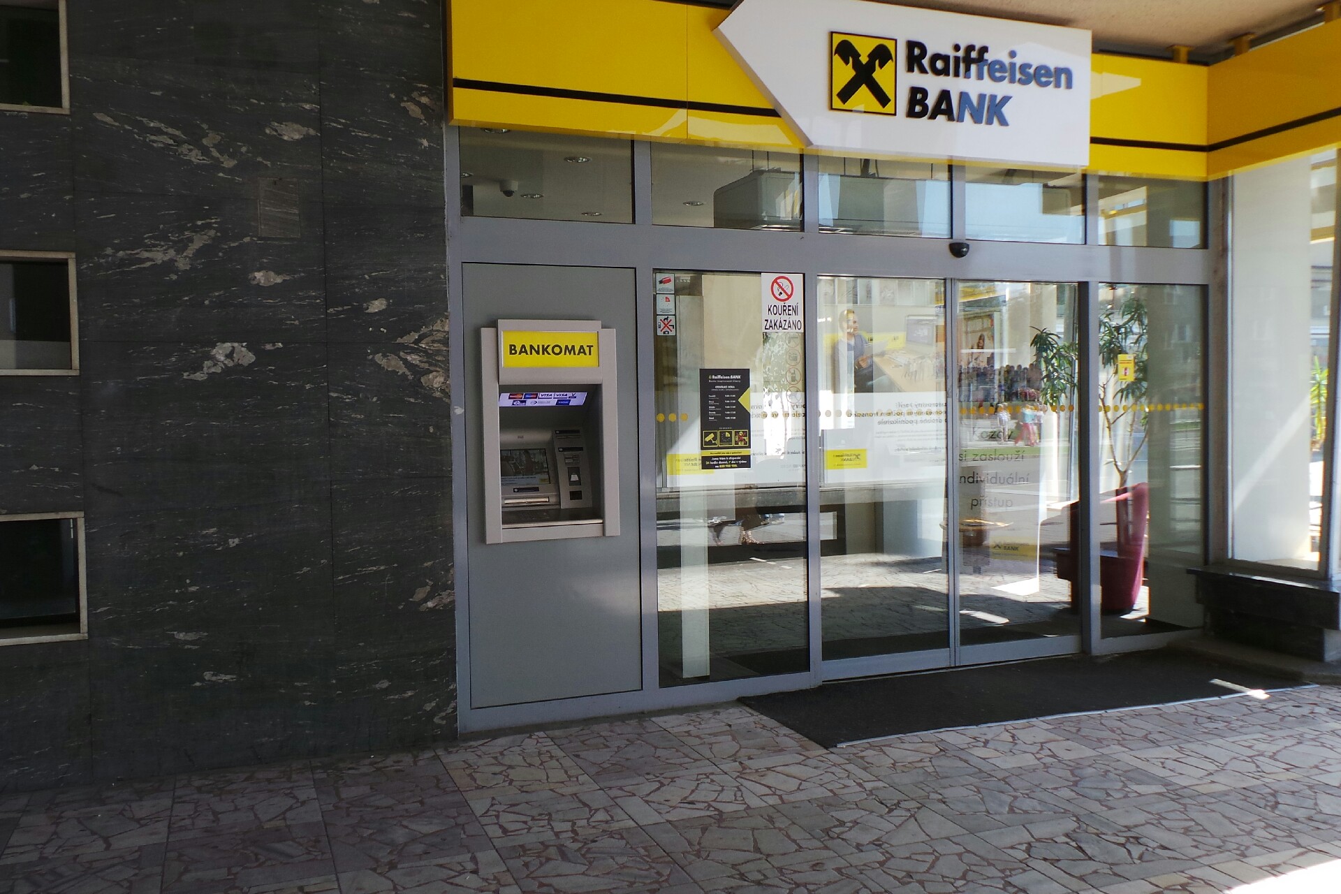 Raiffeisenbank - bankomat