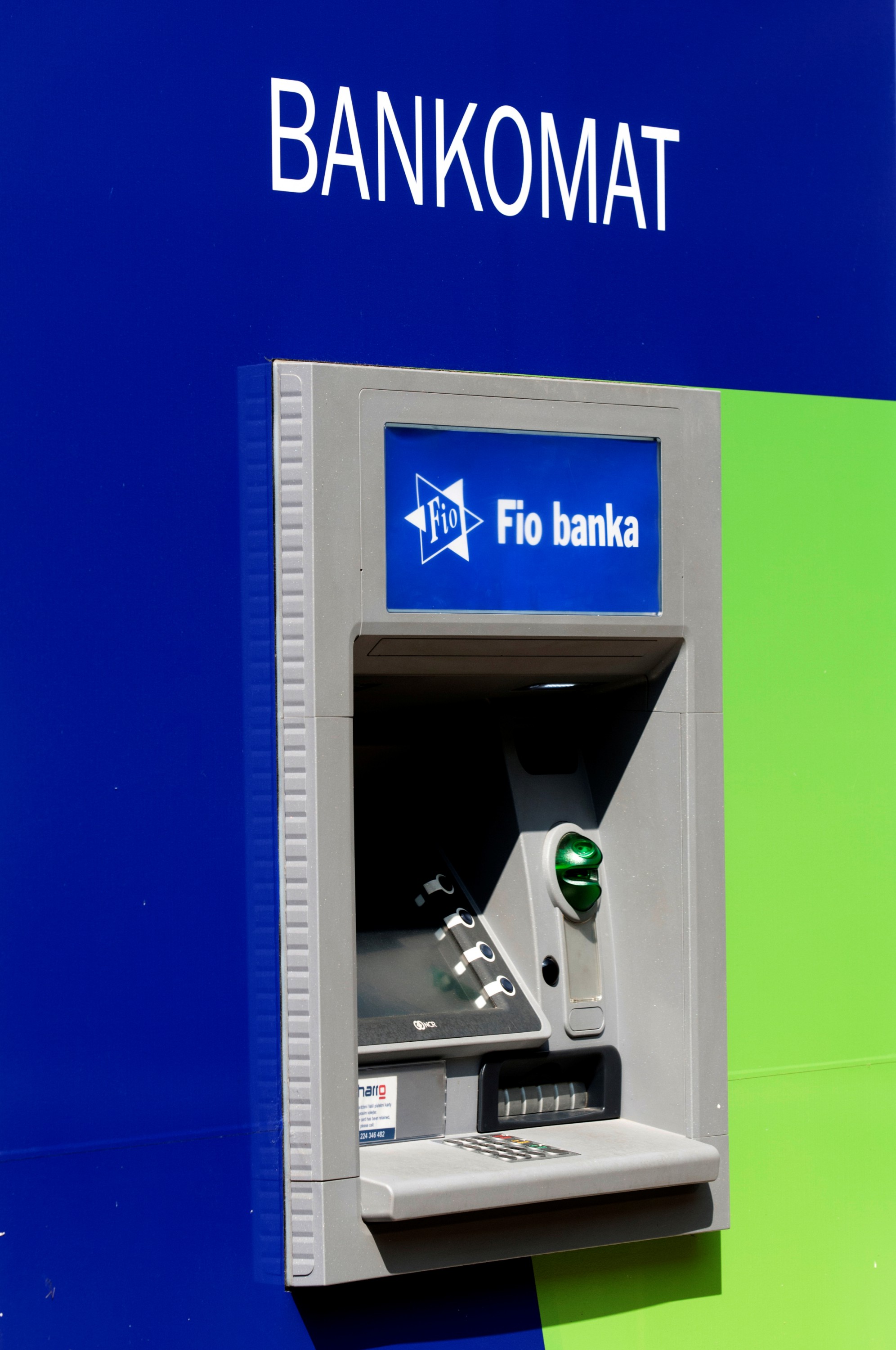 Fio banka - bankomat i vkladomat foto 1