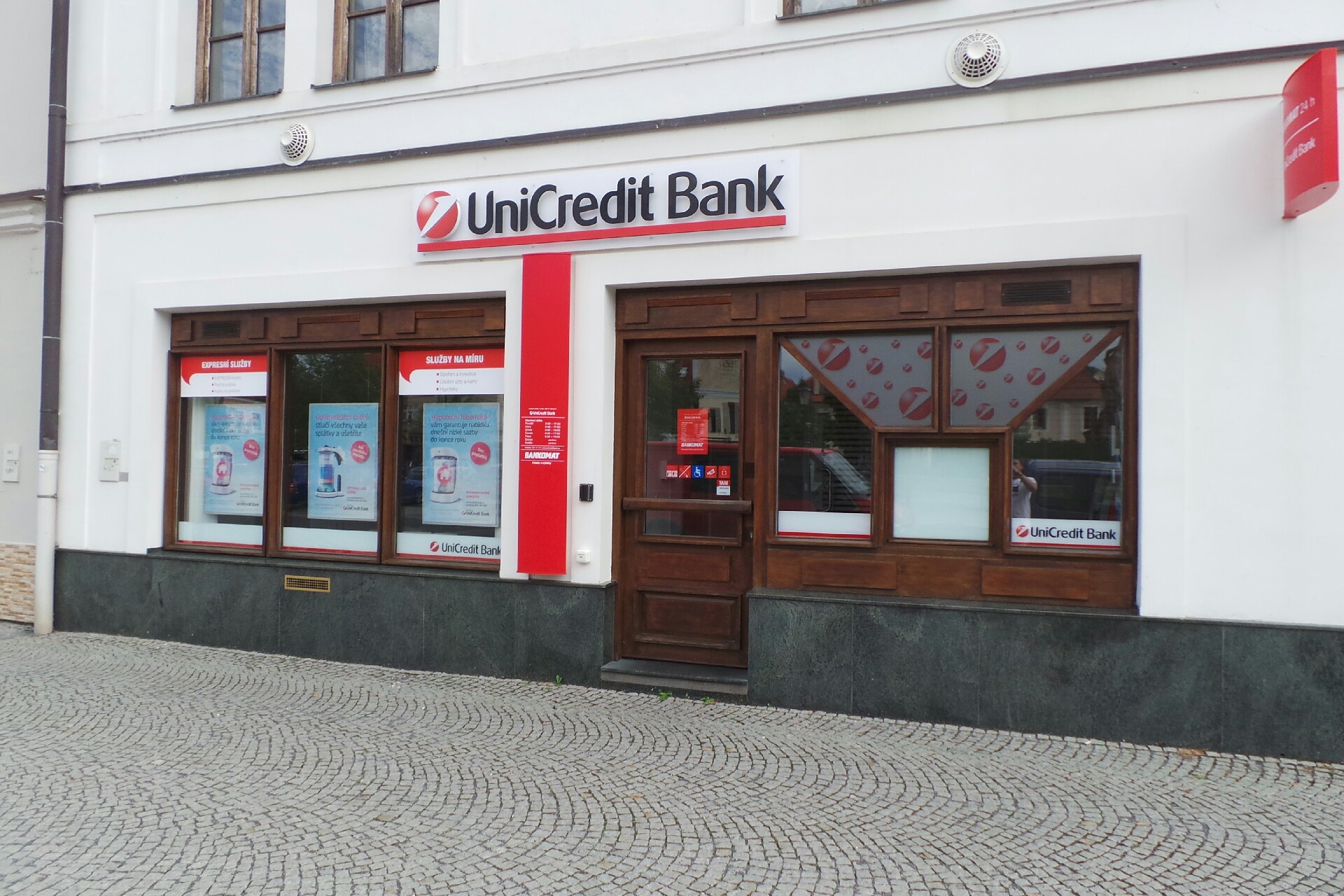 Bankomat UniCredit Bank Czech Republic foto 2