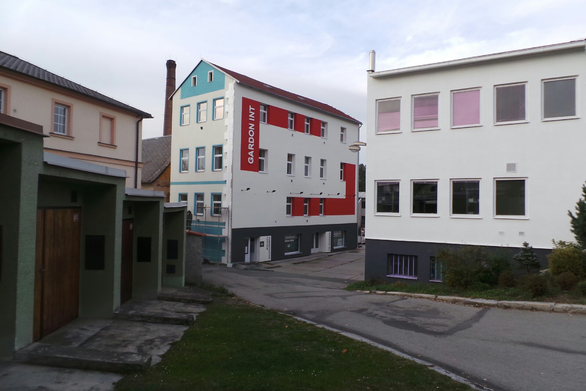 Gardon INT - průmyslová a garážová vrata foto 2