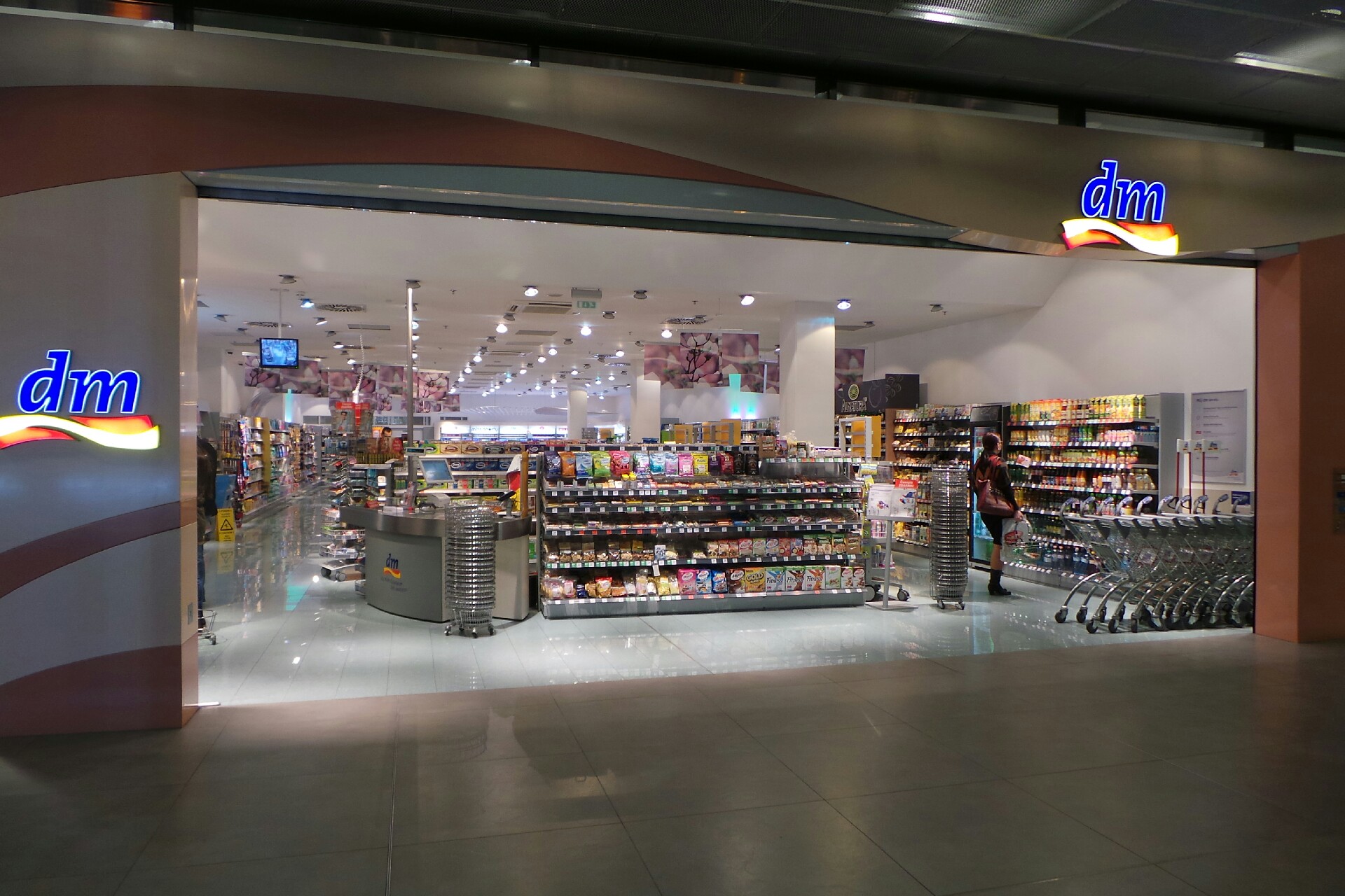 dm drogerie markt s.r.o. foto 1