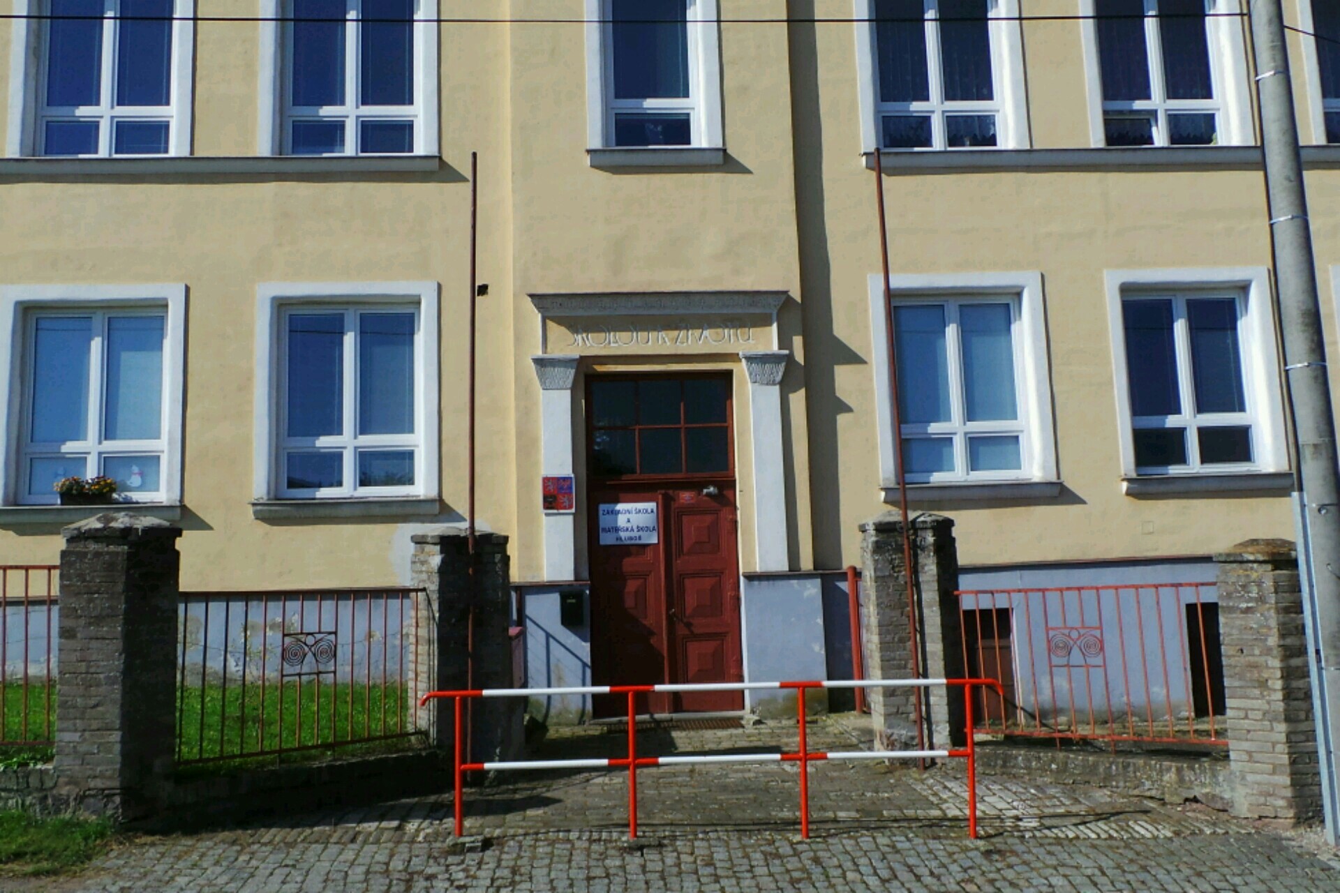 Základní škola a Mateřská škola Hluboš