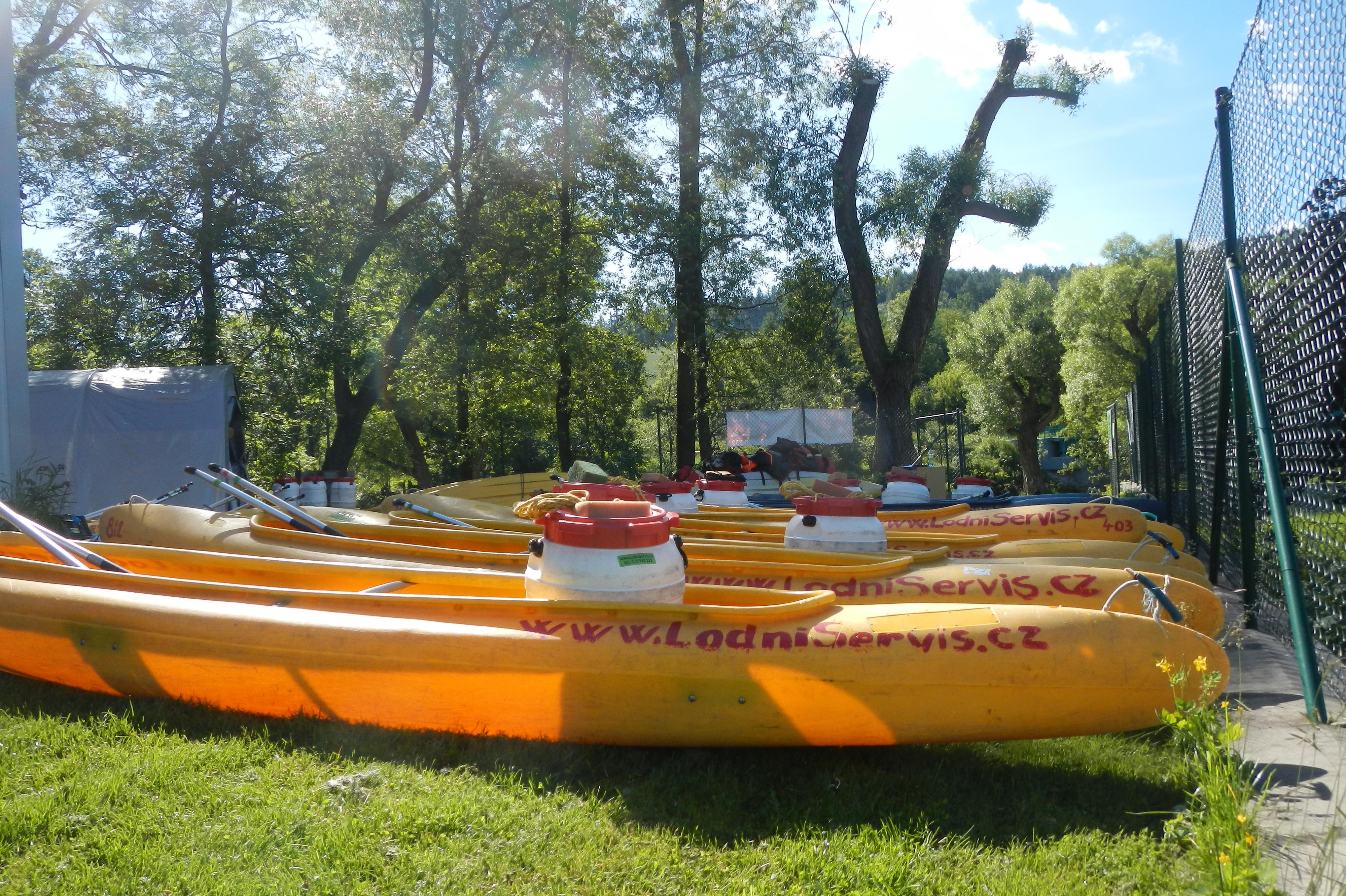 Lodní servis Strakonice - Půjčovna kánoí a raftů na Otavě foto 2