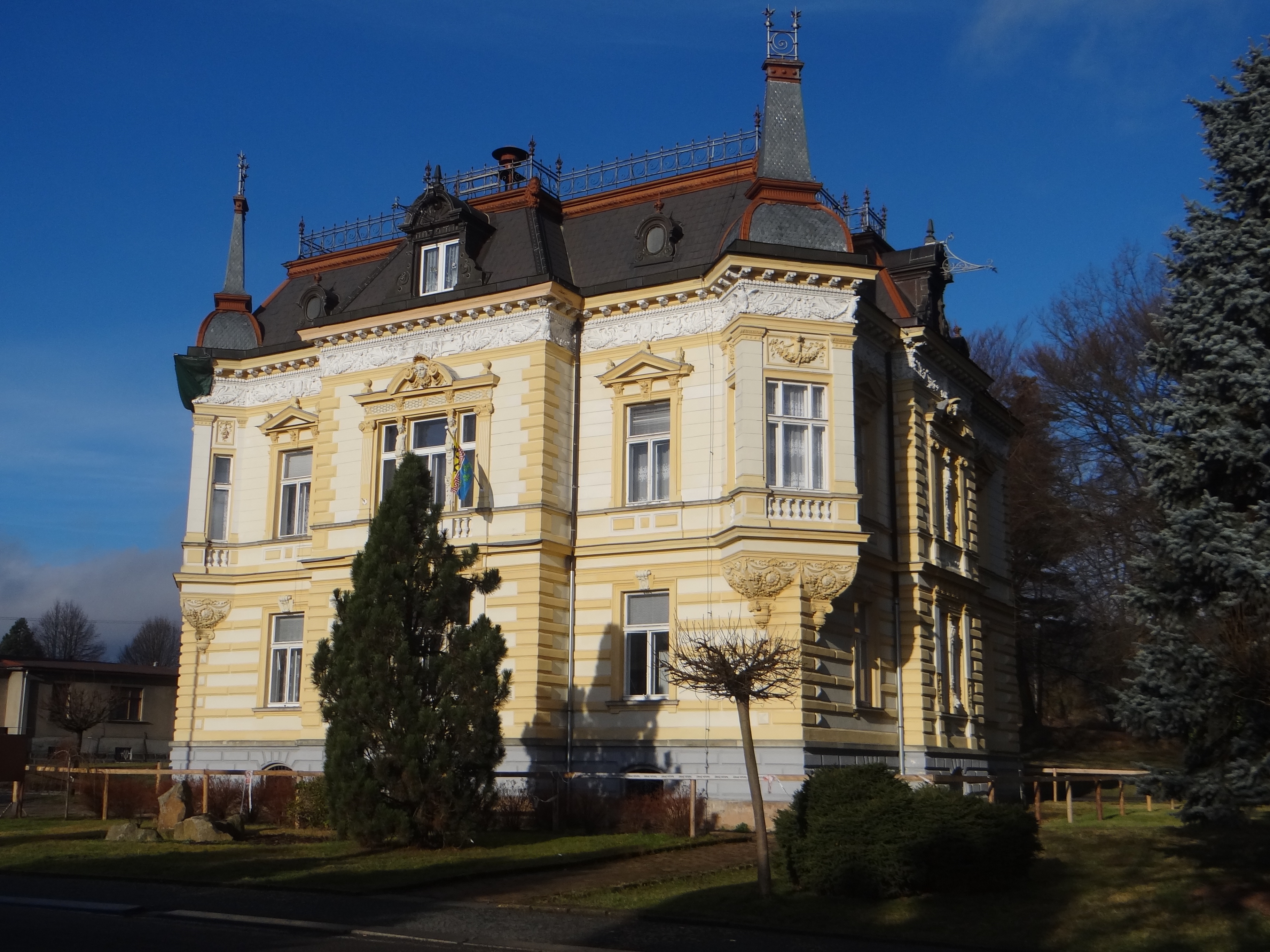 Velký Šenov - městský úřad foto 2