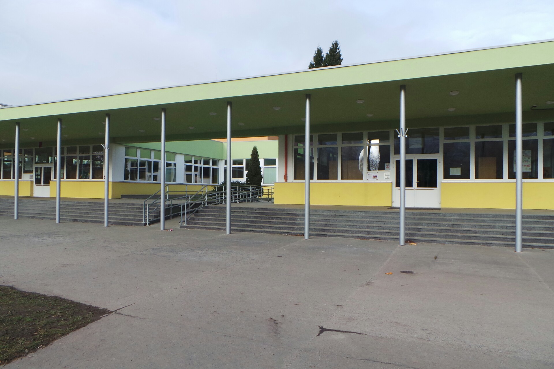 ZŠ Praha 8, Burešova