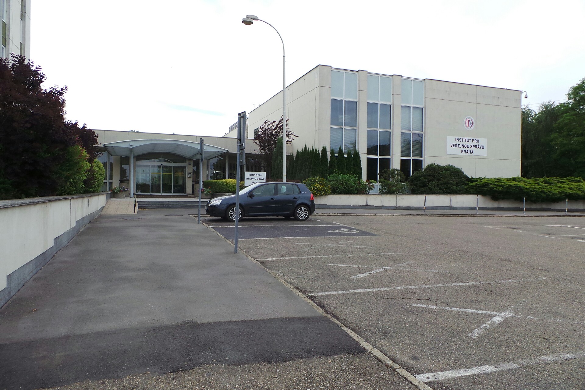 Institut pro veřejnou správu Praha