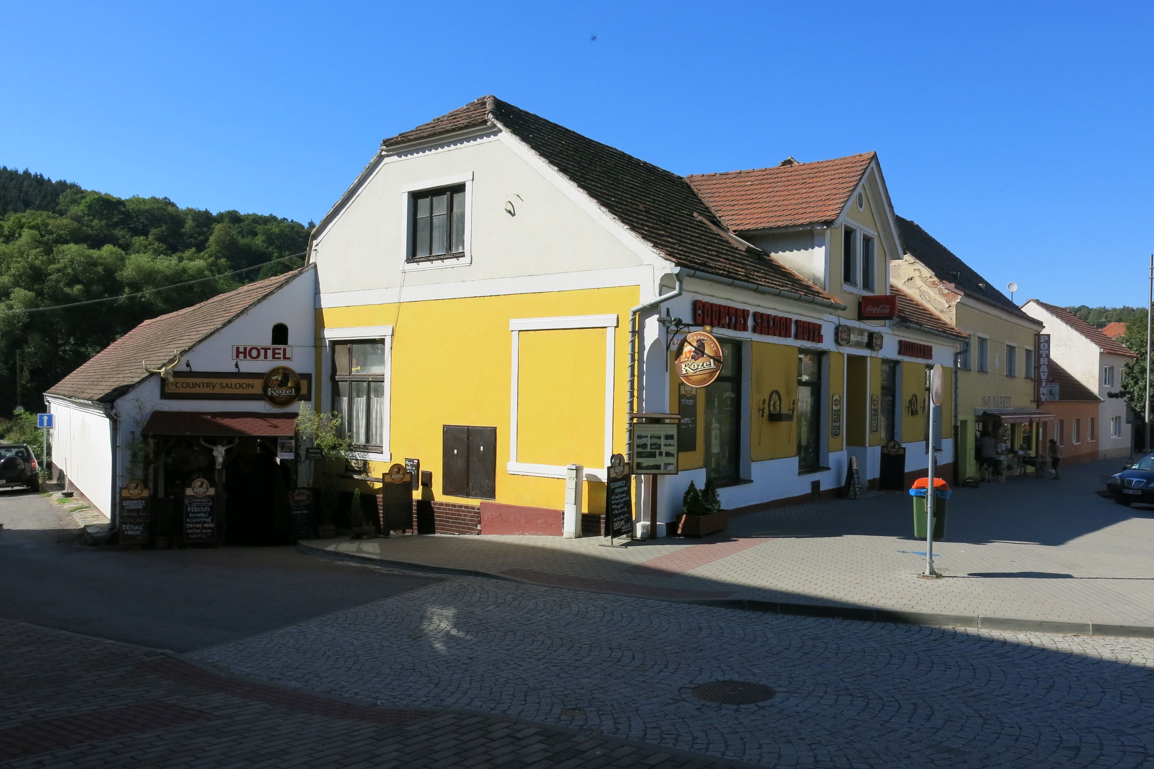 COUNTRY SALOON foto 1