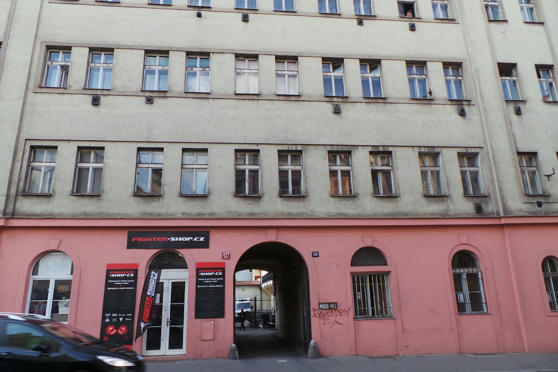 STŘECHY SLAVONIA, s.r.o.