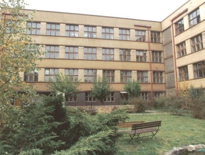 Gymnázium, Praha 10, Voděradská 2 foto 2
