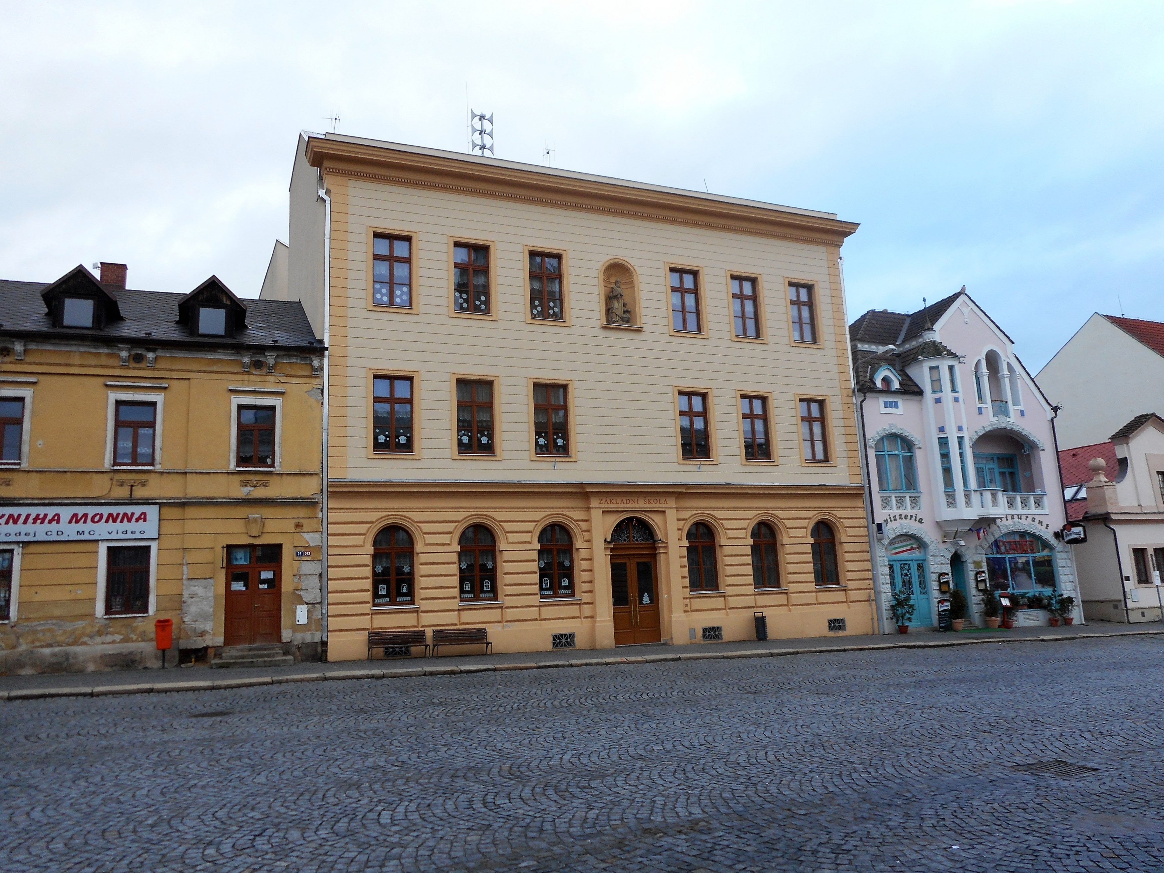 ZŠ Mnichovo Hradiště, Studentská foto 2