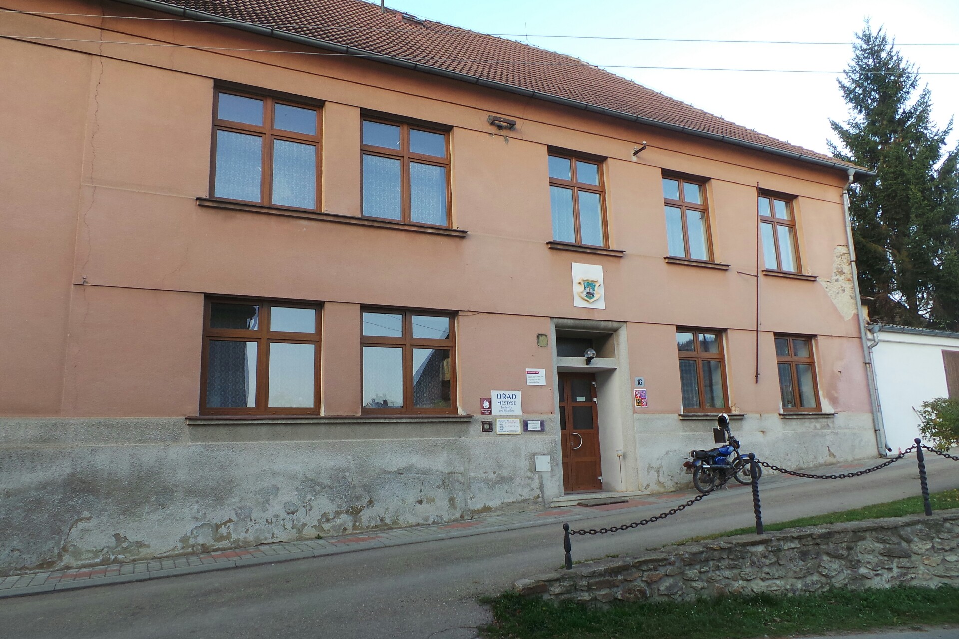 Louňovice pod Blaníkem - úřad městyse