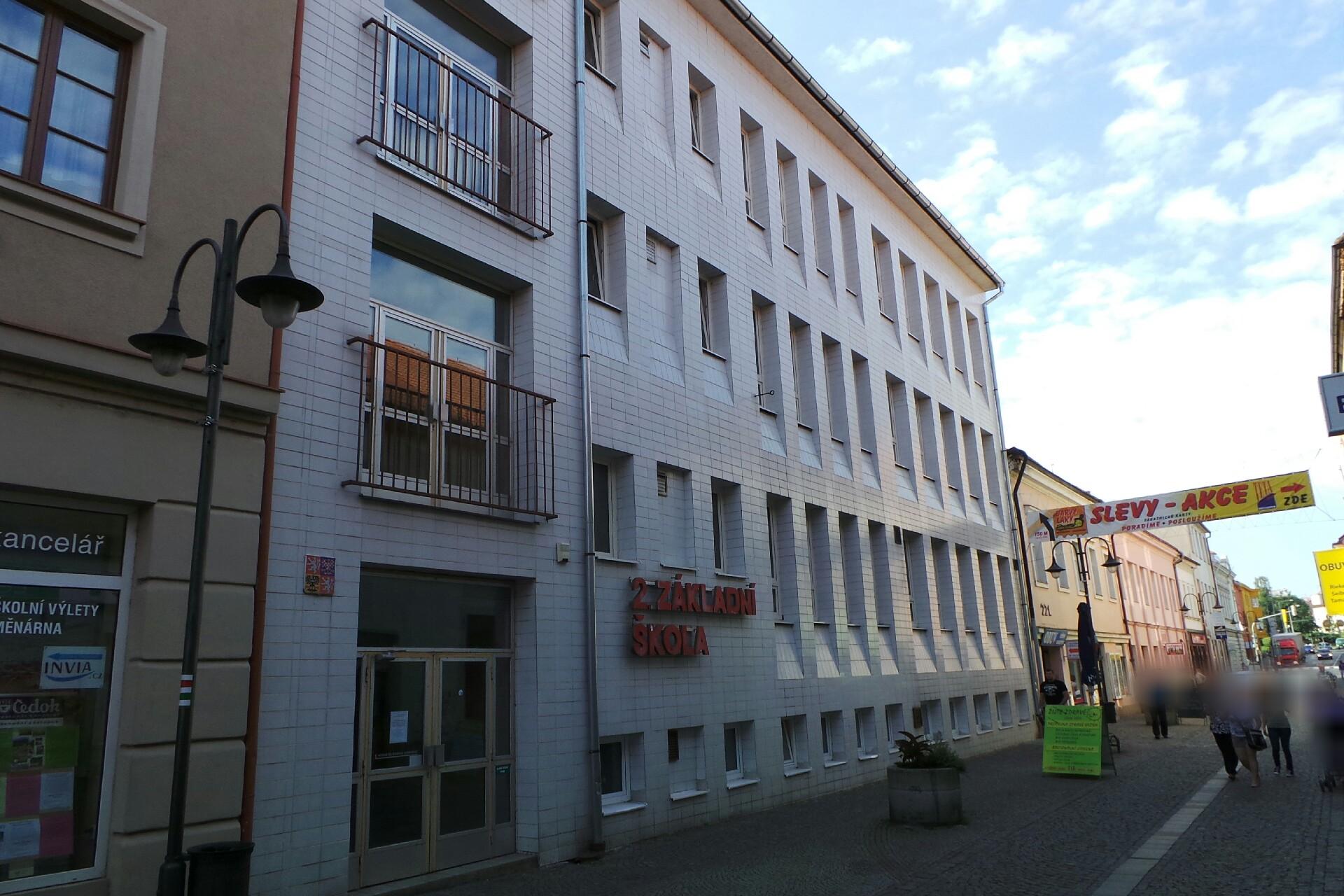 2. ZŠ Rakovník, Husovo náměstí