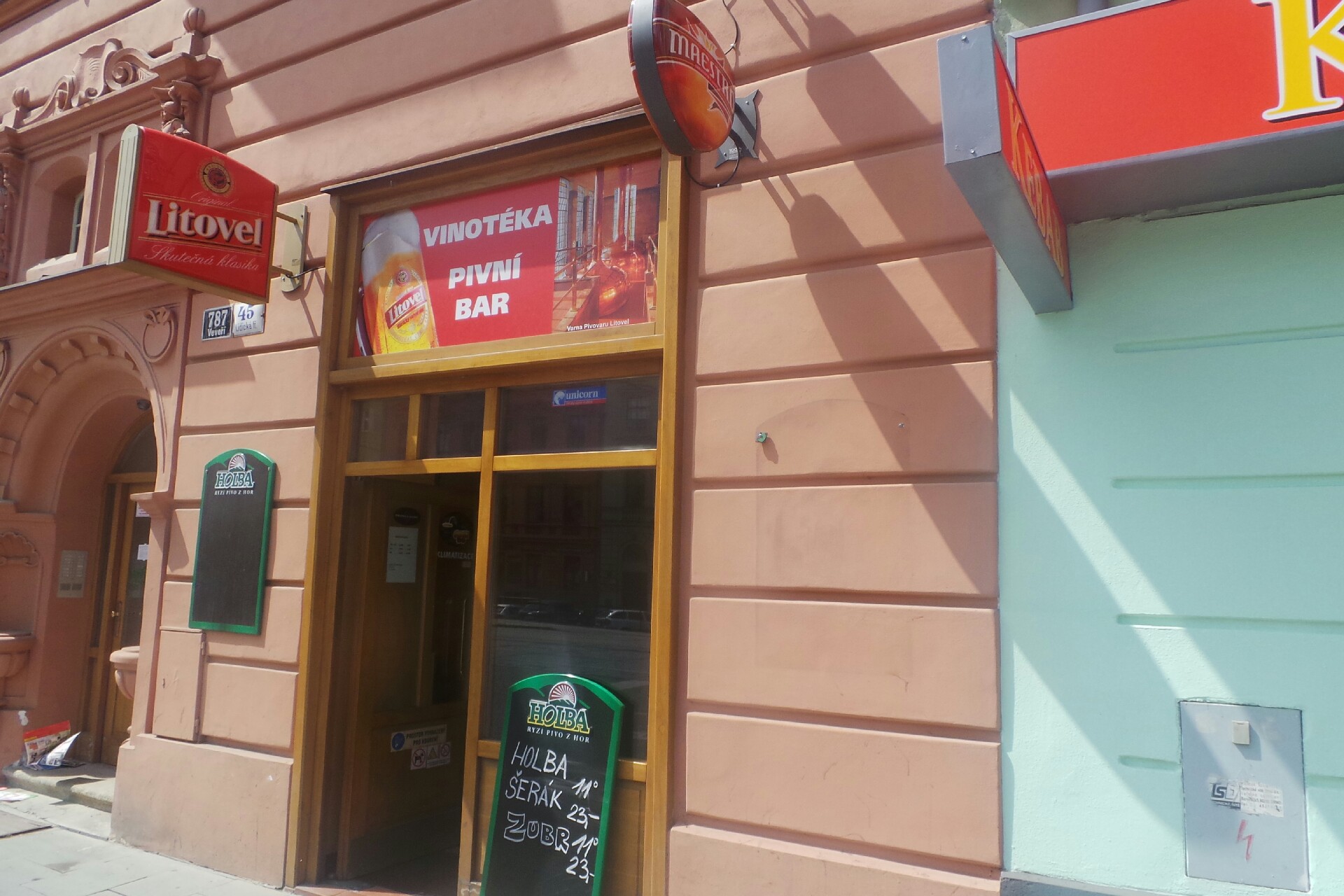 VINOTÉKA PIVNÍ BAR