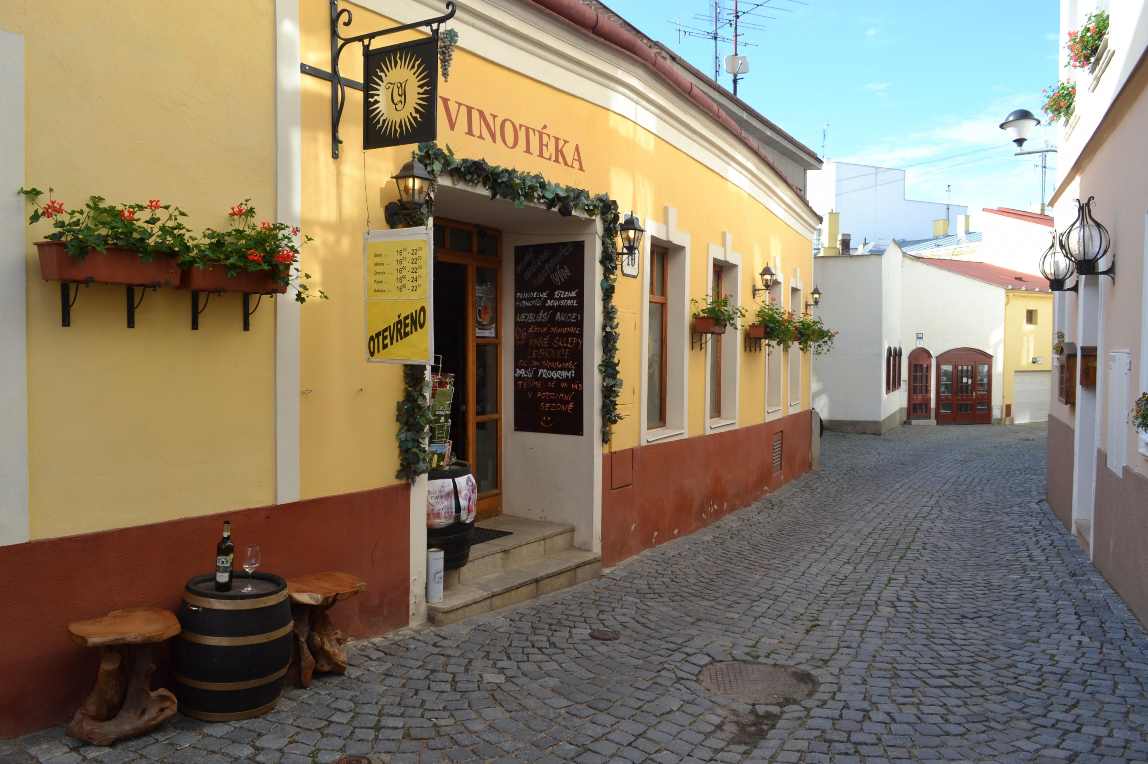 Vinotéka a vinárna Jezuitská