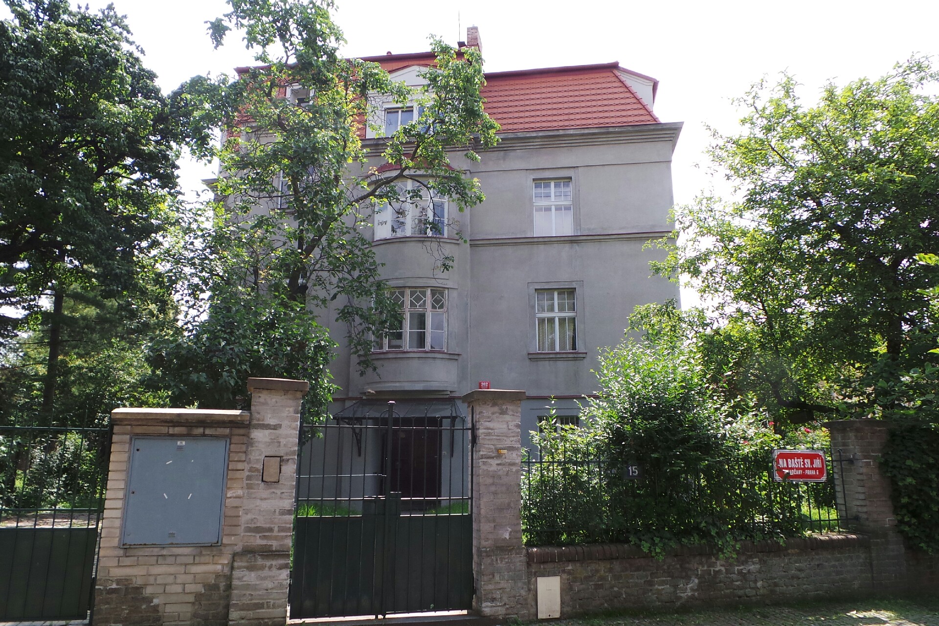 IRISSTAR PRAHA s.r.o.