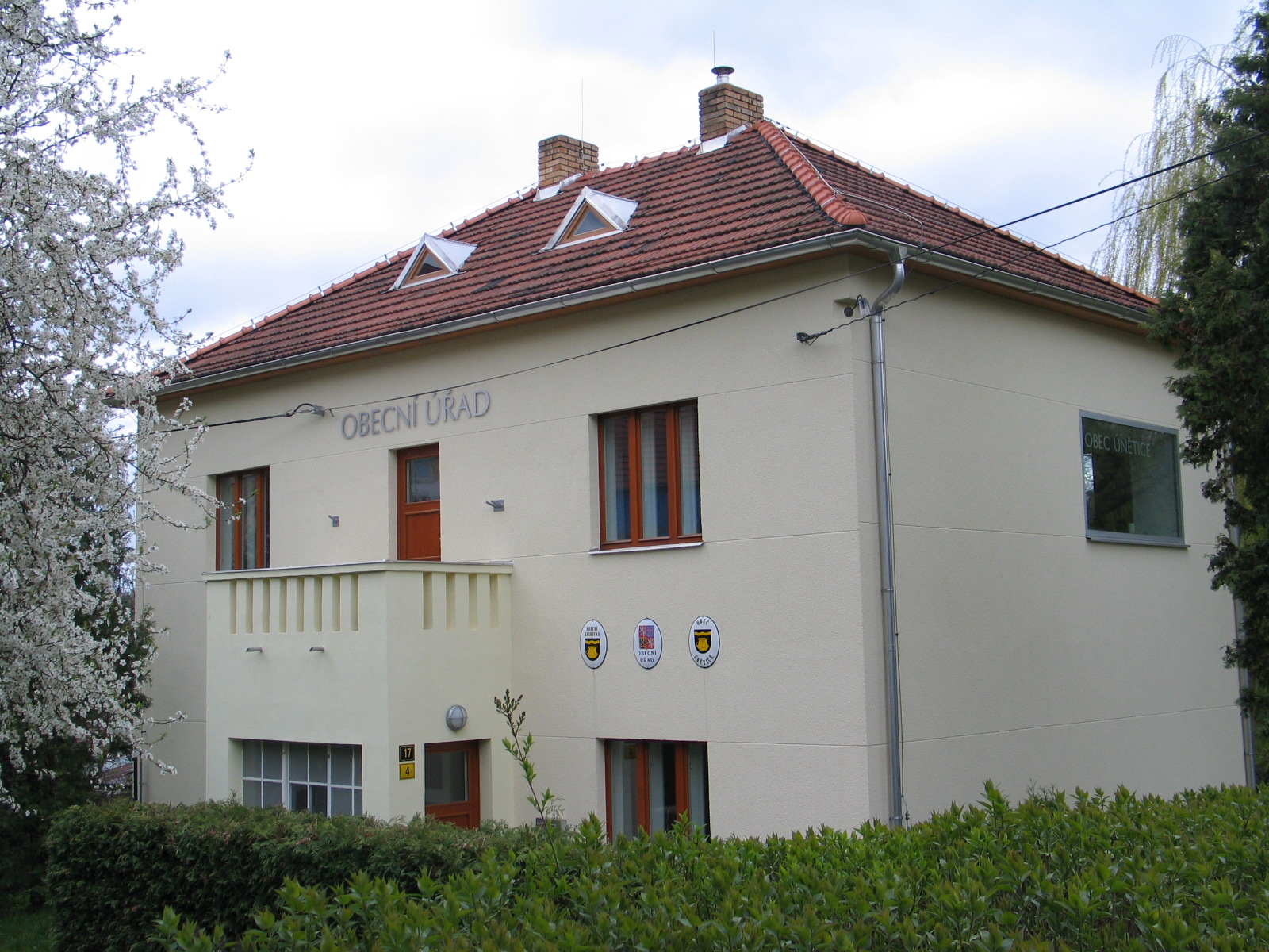 Únětice - obecní úřad foto 2
