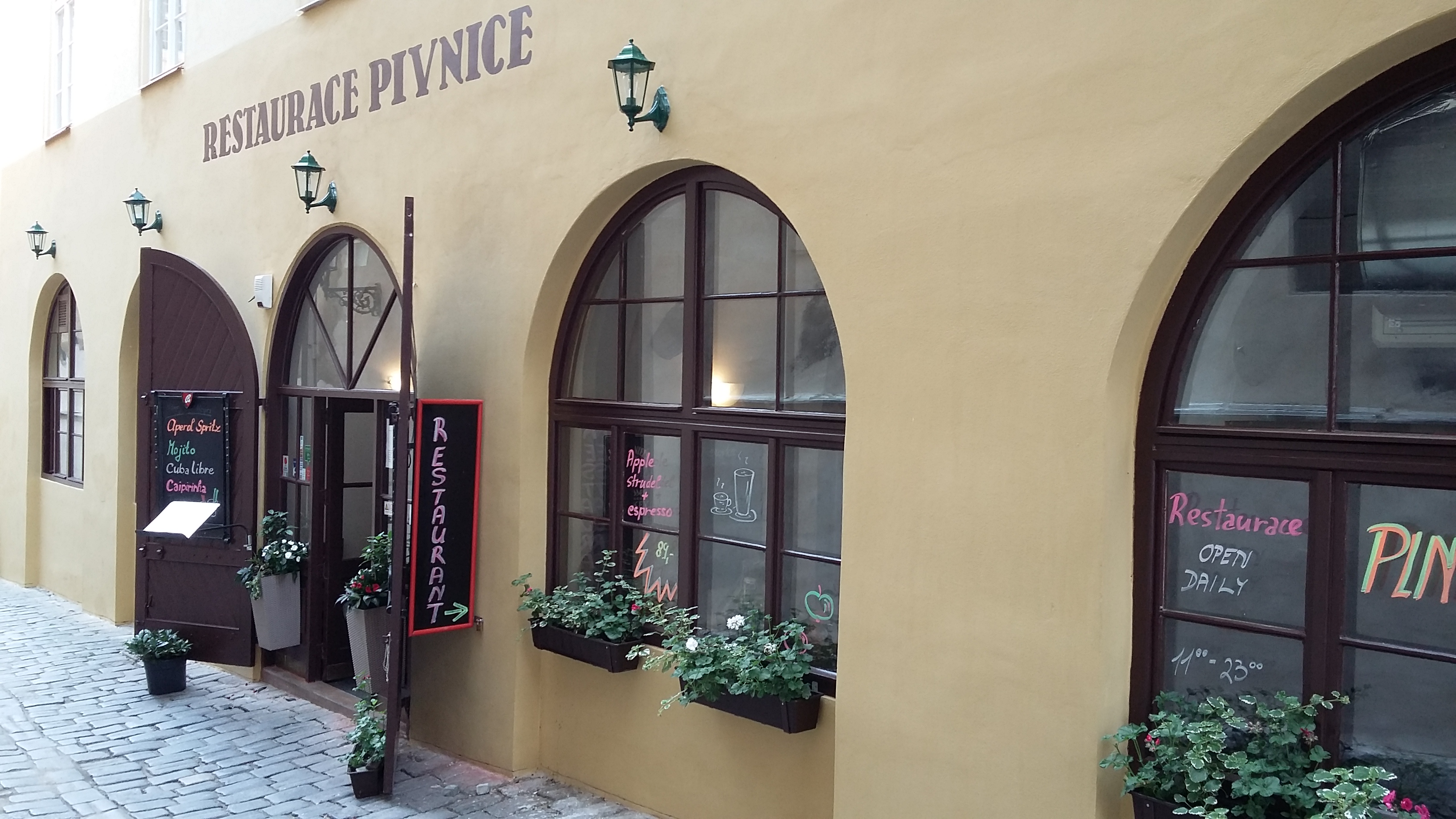 PLNÝ PEKÁČ - restaurace a pivnice foto 3