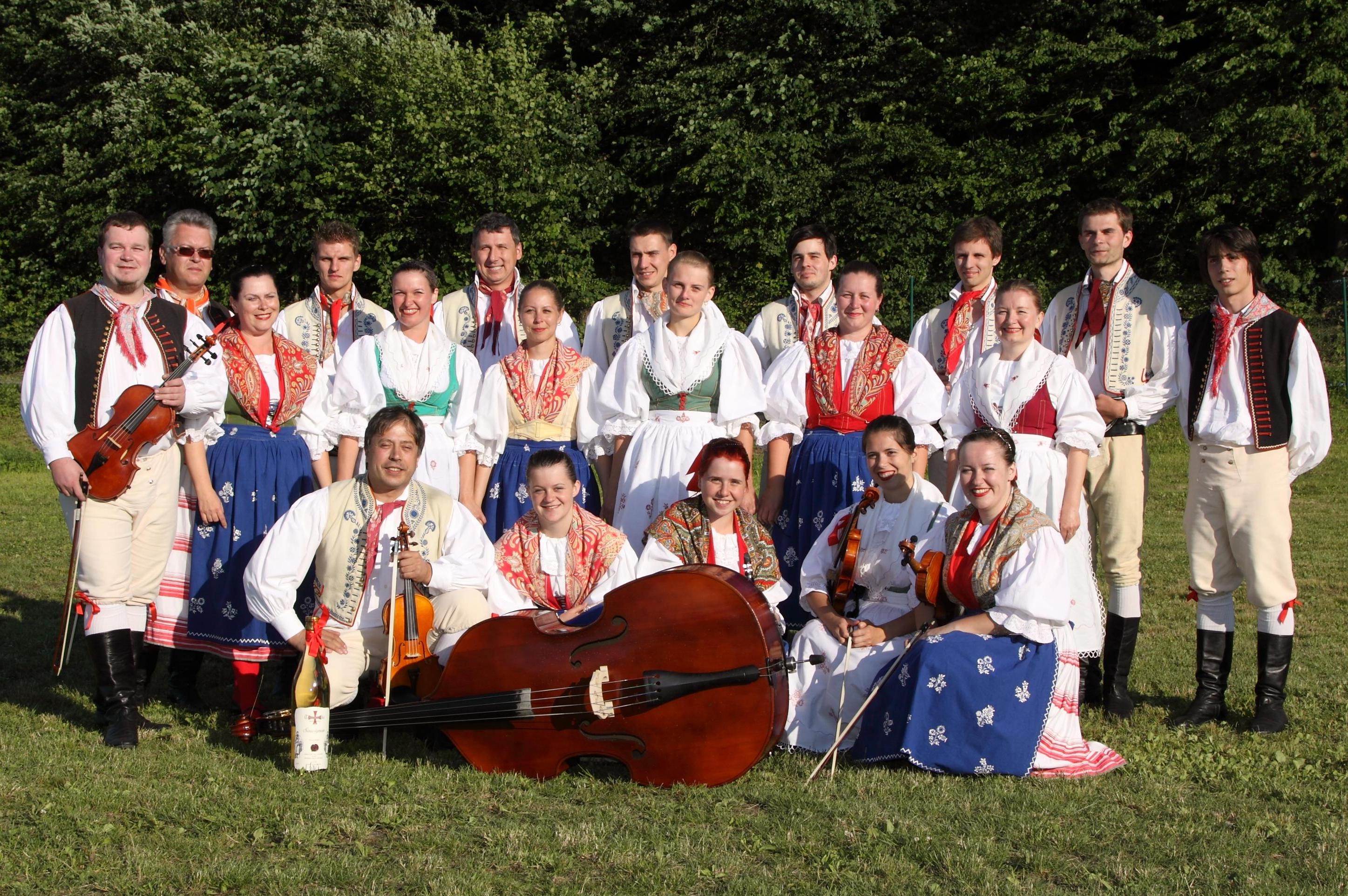 Folklórní soubor JARO foto 1