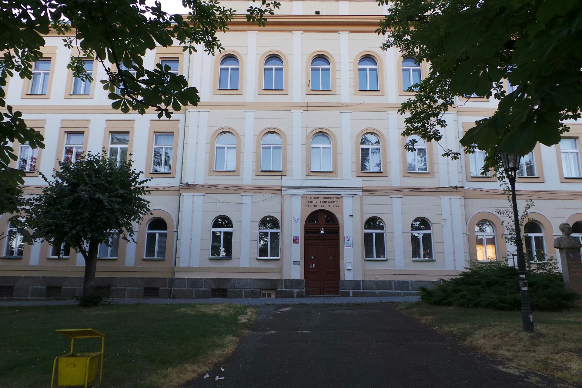 Střední zdravotnická škola a Vyšší odborná škola zdravotnická Příbram - domov mládeže