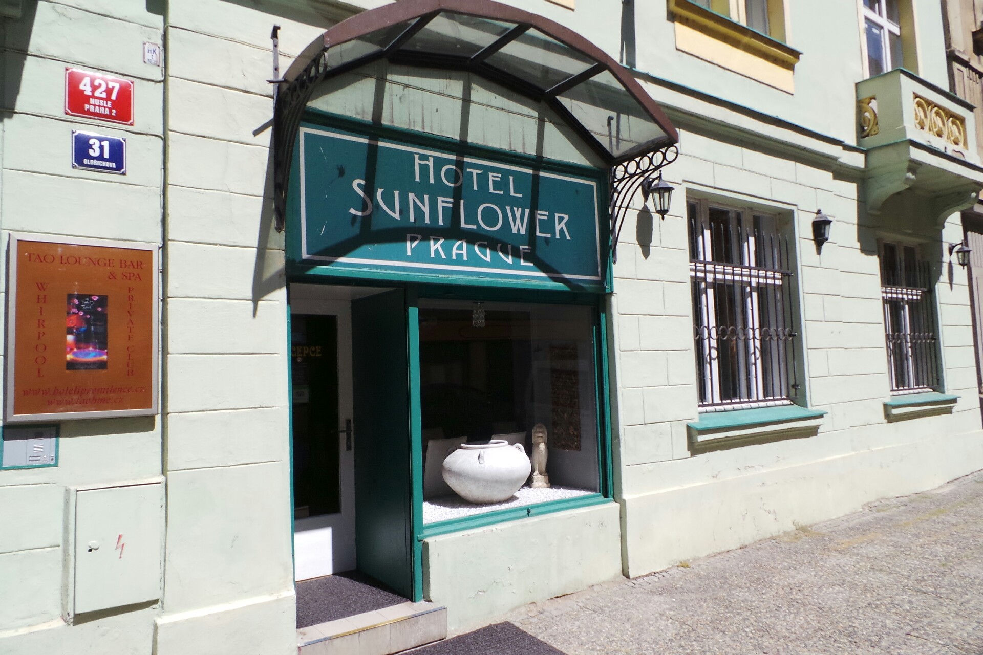 Hotel Sunflower