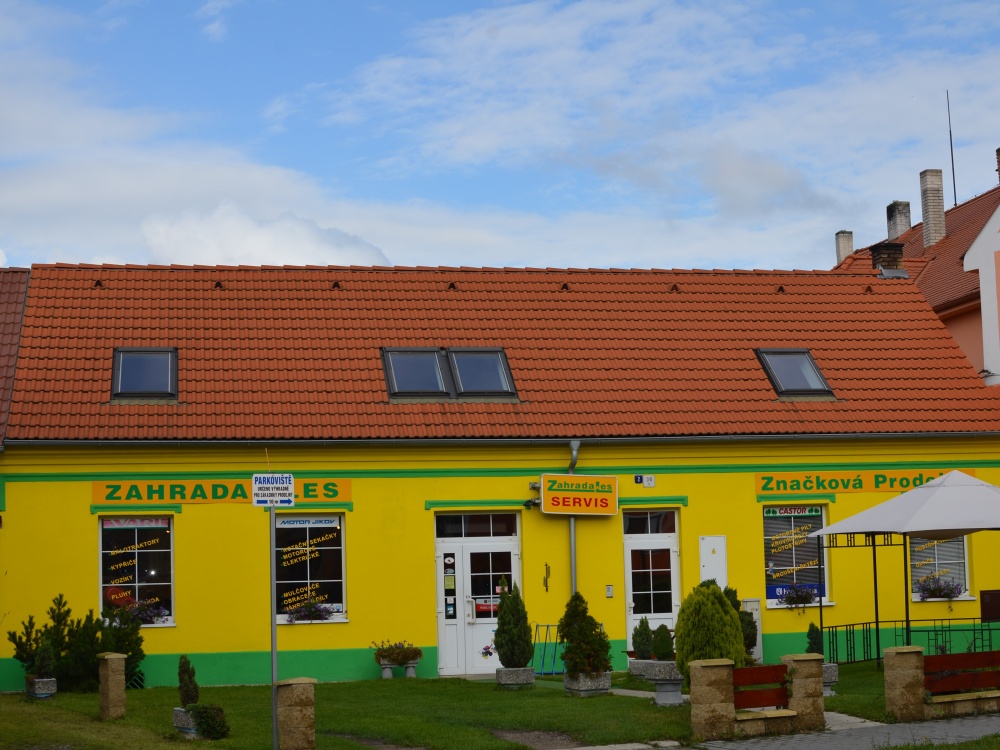 Zahrada a les - značková prodejna foto 3