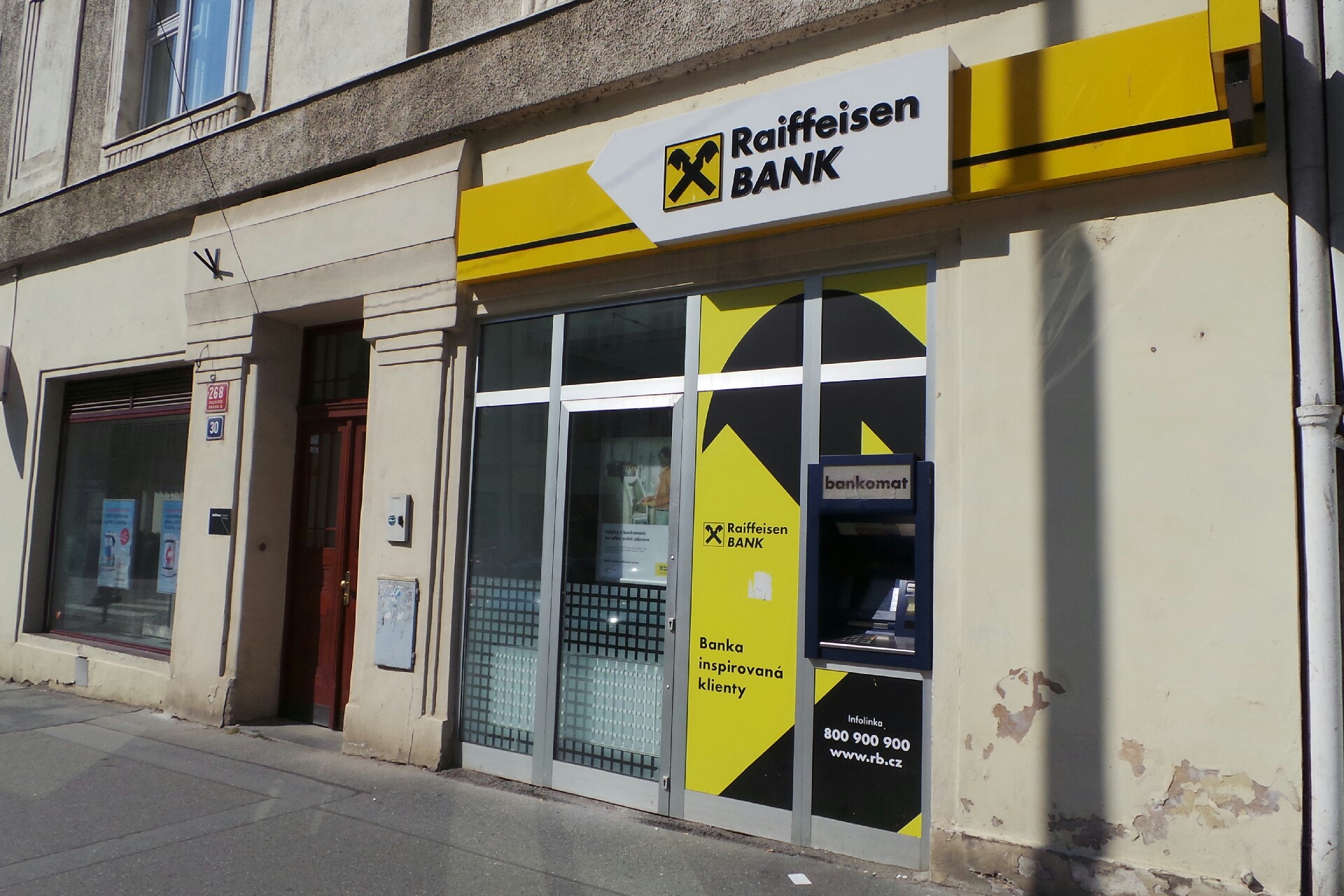 Raiffeisenbank - bankomat