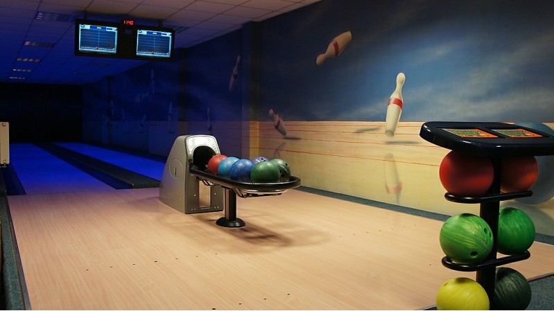 Bowling - Kavárna - Herna Tvrdonice foto 1