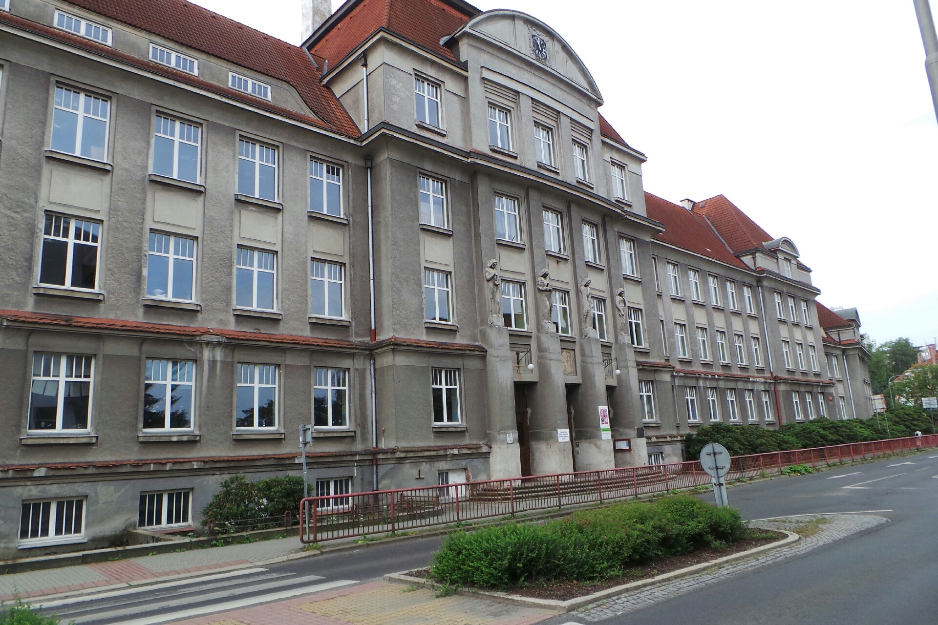 ZŠ s rozšířenou výukou jazyků, Liberec, Husova