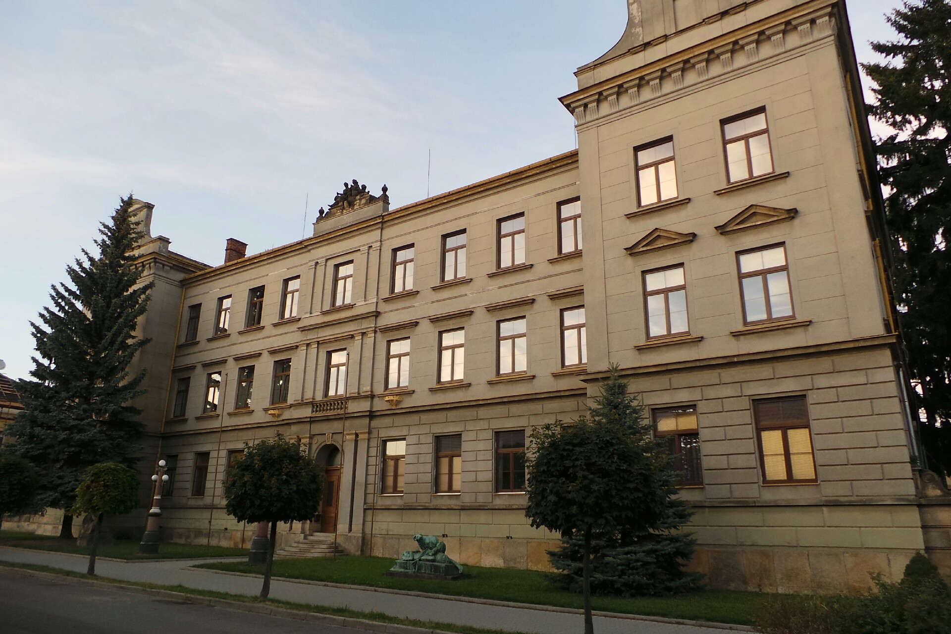 Střední uměleckoprůmyslová škola sochařská a kamenická, Hořice, příspěvková organizace