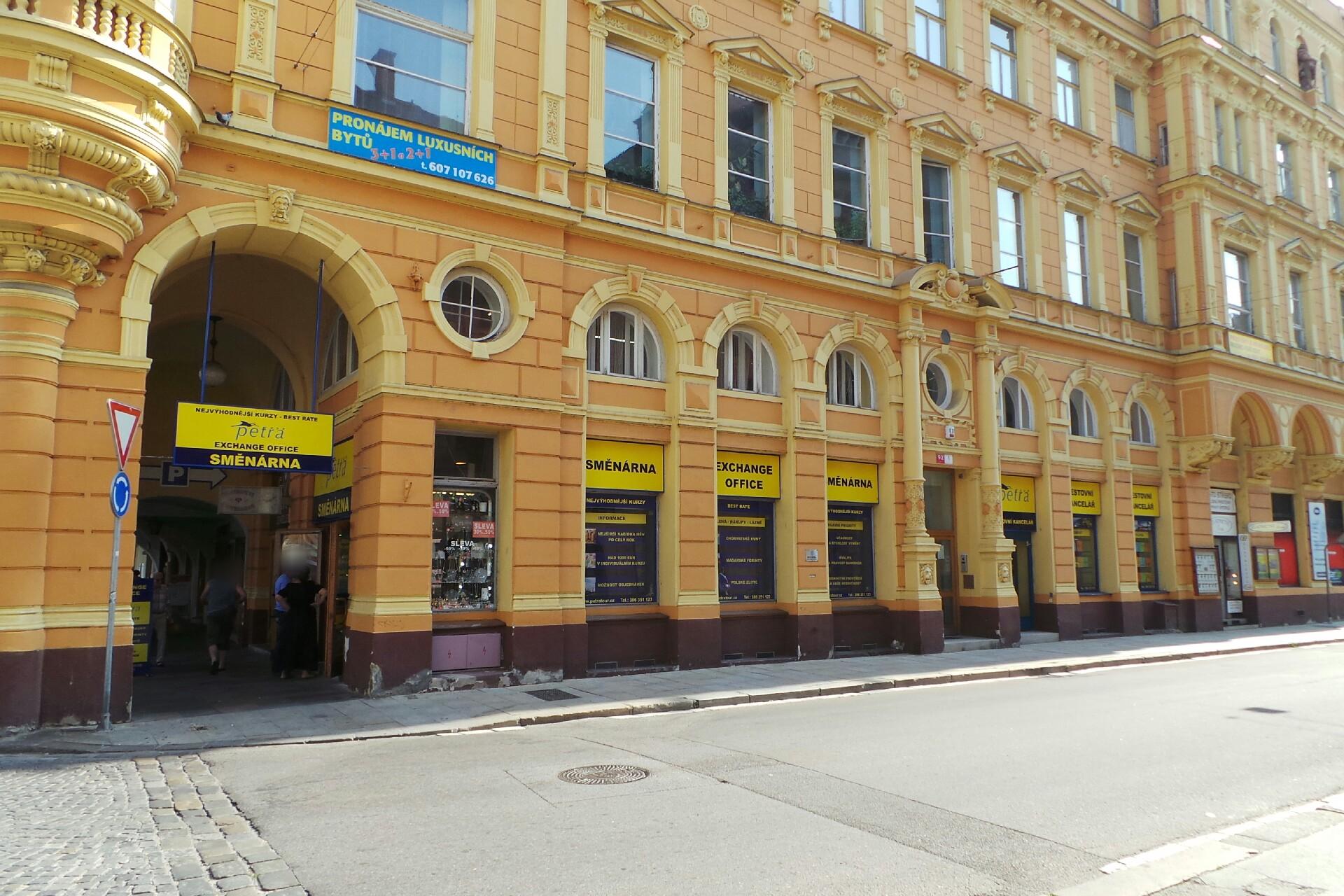 Mgr. Anna Suchomelová, AK foto 1