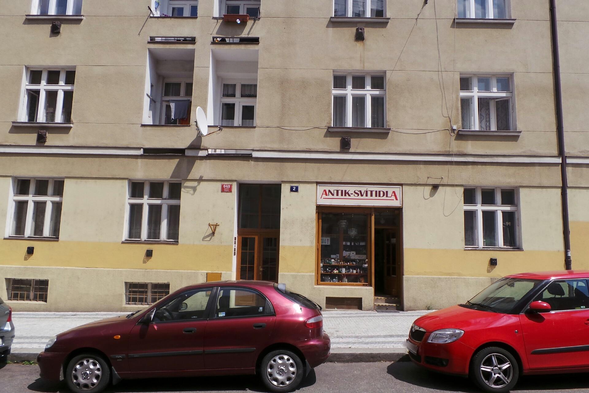 Baloun, J. C. a Rosehill