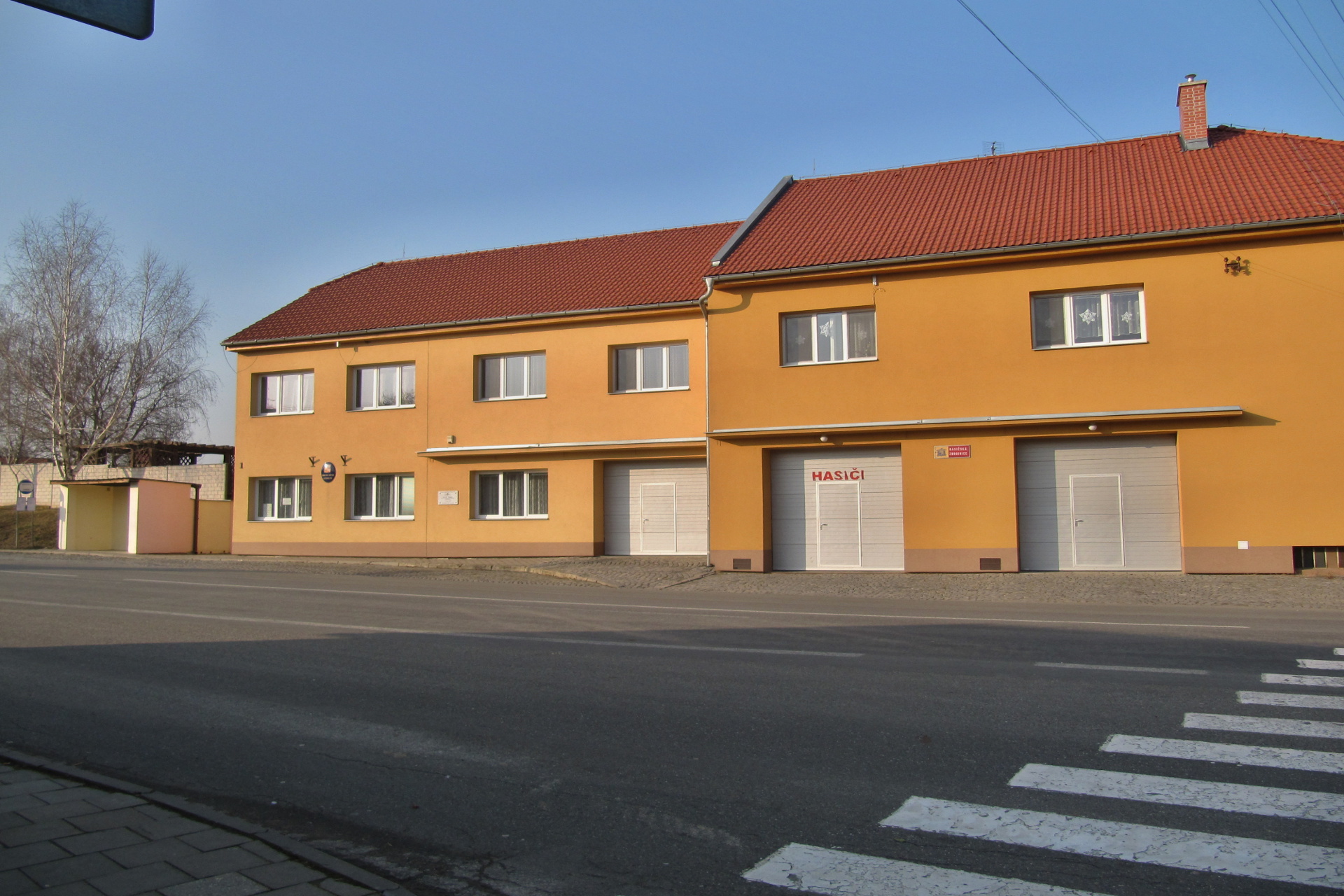 Lutopecny - obecní úřad foto 1