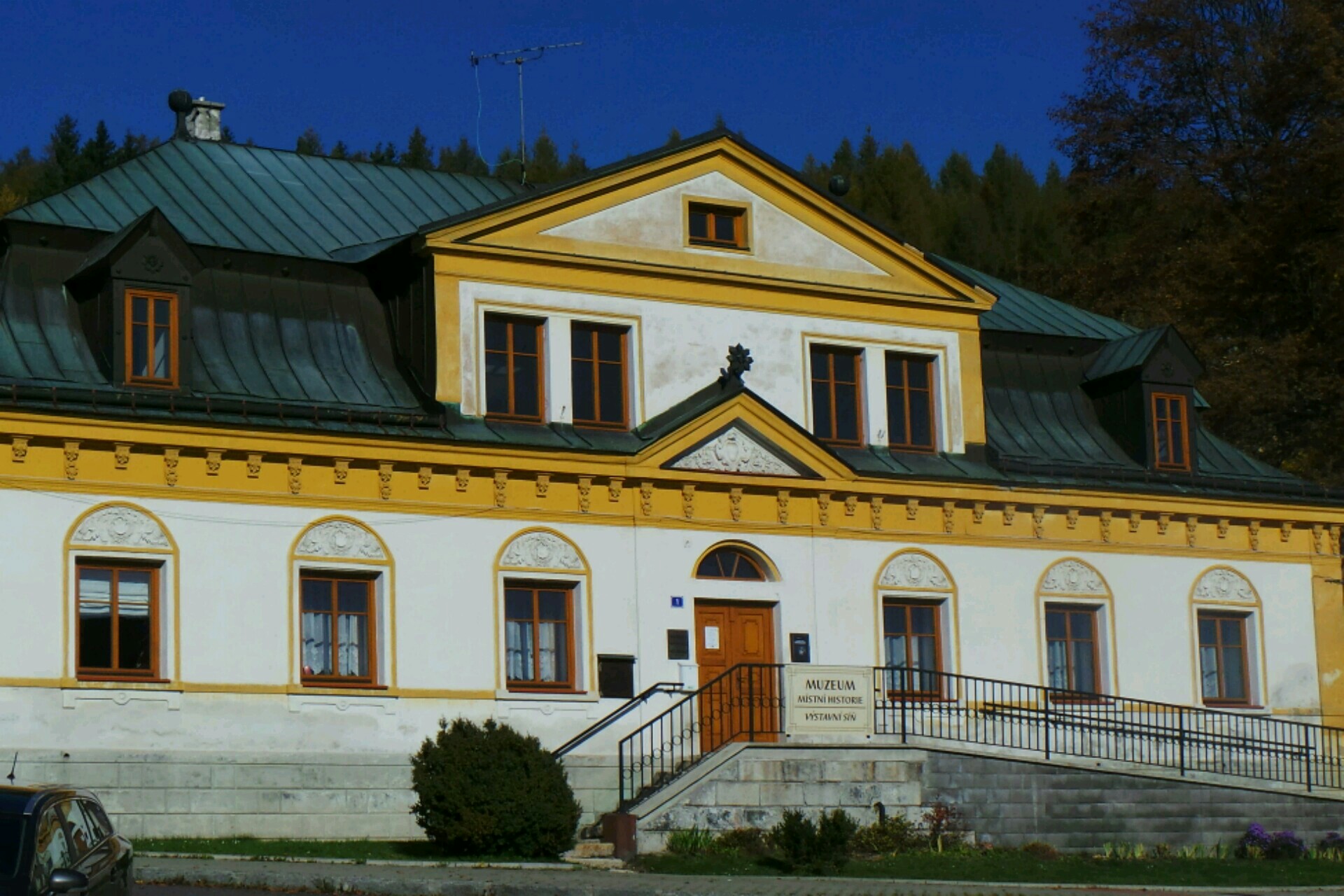 Kulturní středisko – Zámeček foto 2