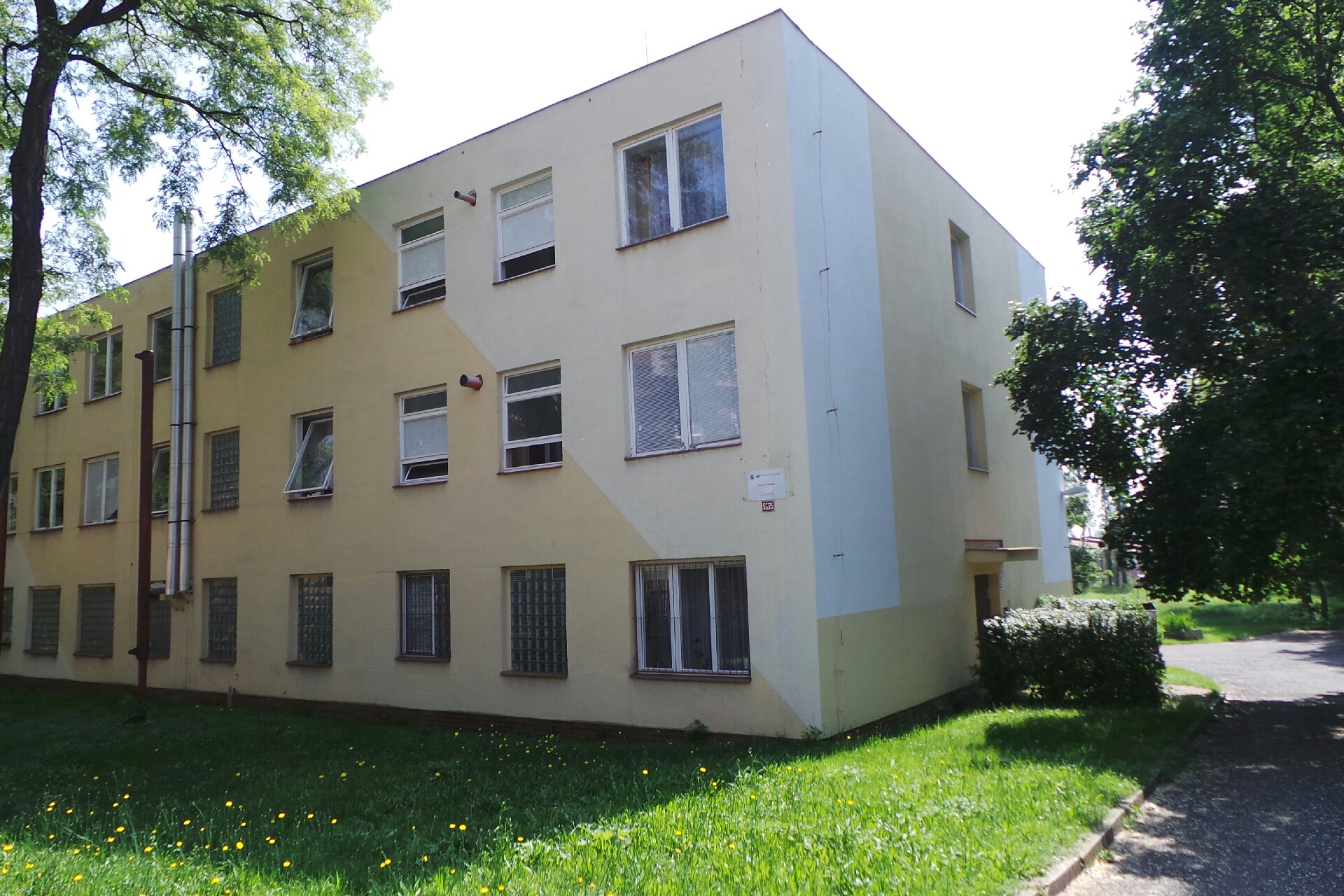 Domov mládeže - Střední škola ESOZ Chomutov