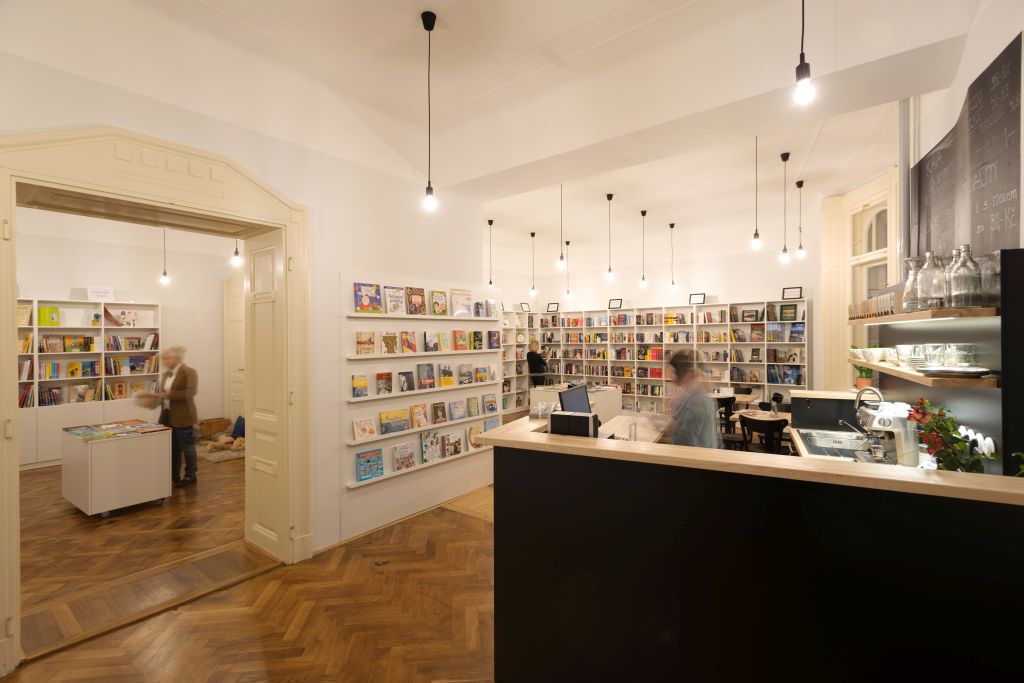 Knihkupectví Křižovatka foto 2