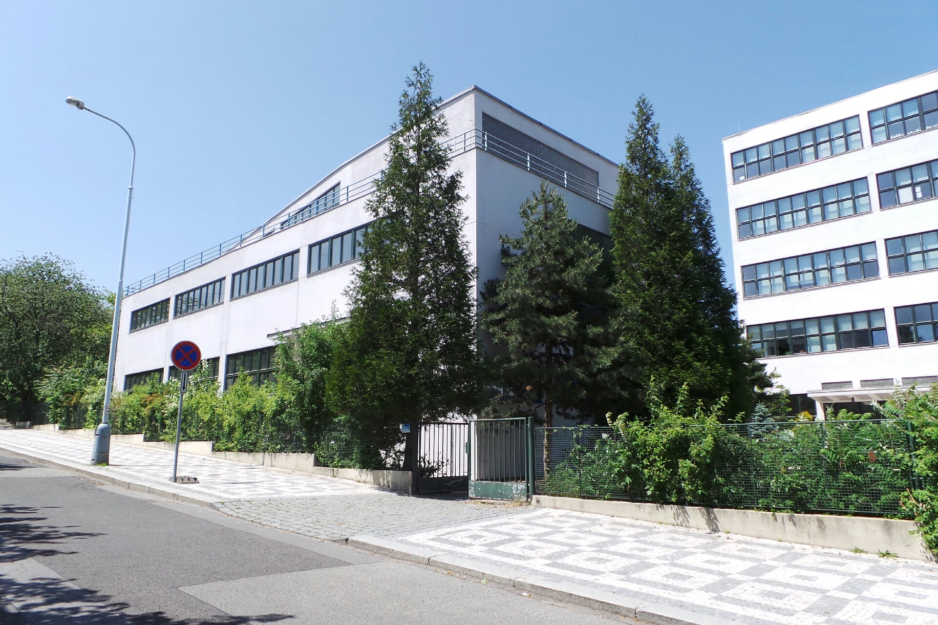 ZŠ a MŠ Praha 6, Bílá