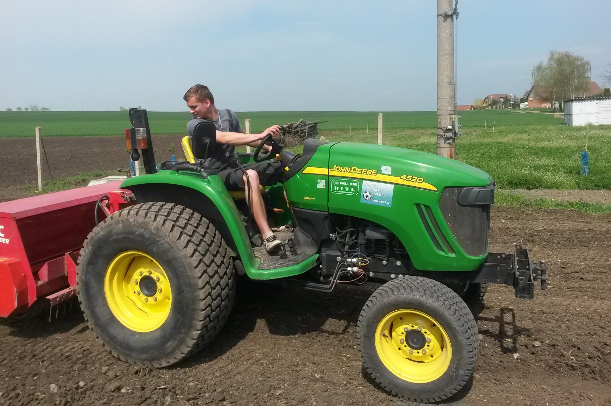 Sportovní travnaté povrchy, s.r.o.