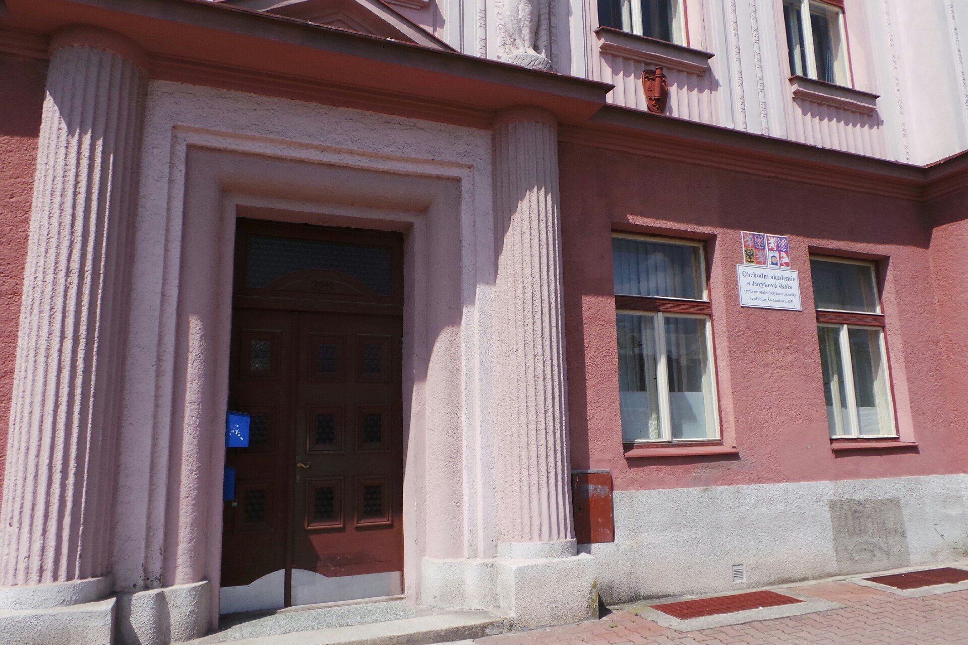 Obchodní akademie a Jazyková škola s právem státní jazykové zkoušky Pardubice foto 2