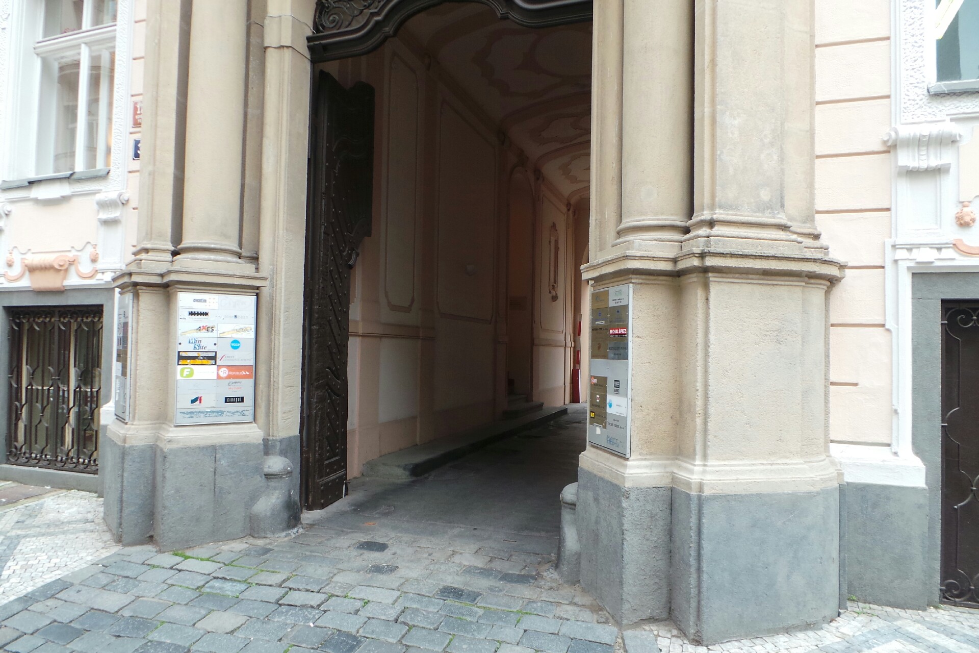 Mgr. Lenka Mikolášová, advokátka