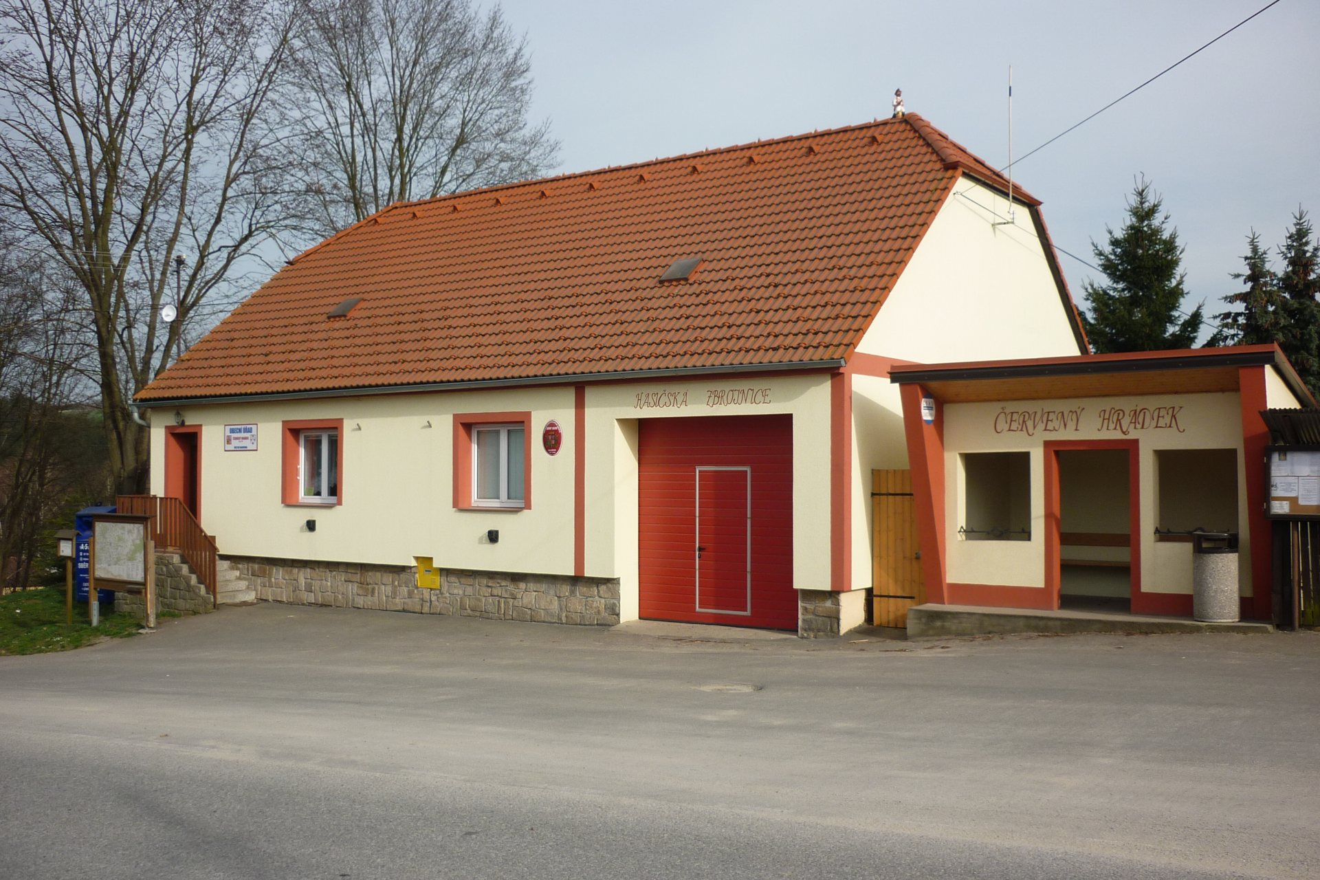 Červený Hrádek - obecní úřad foto 2