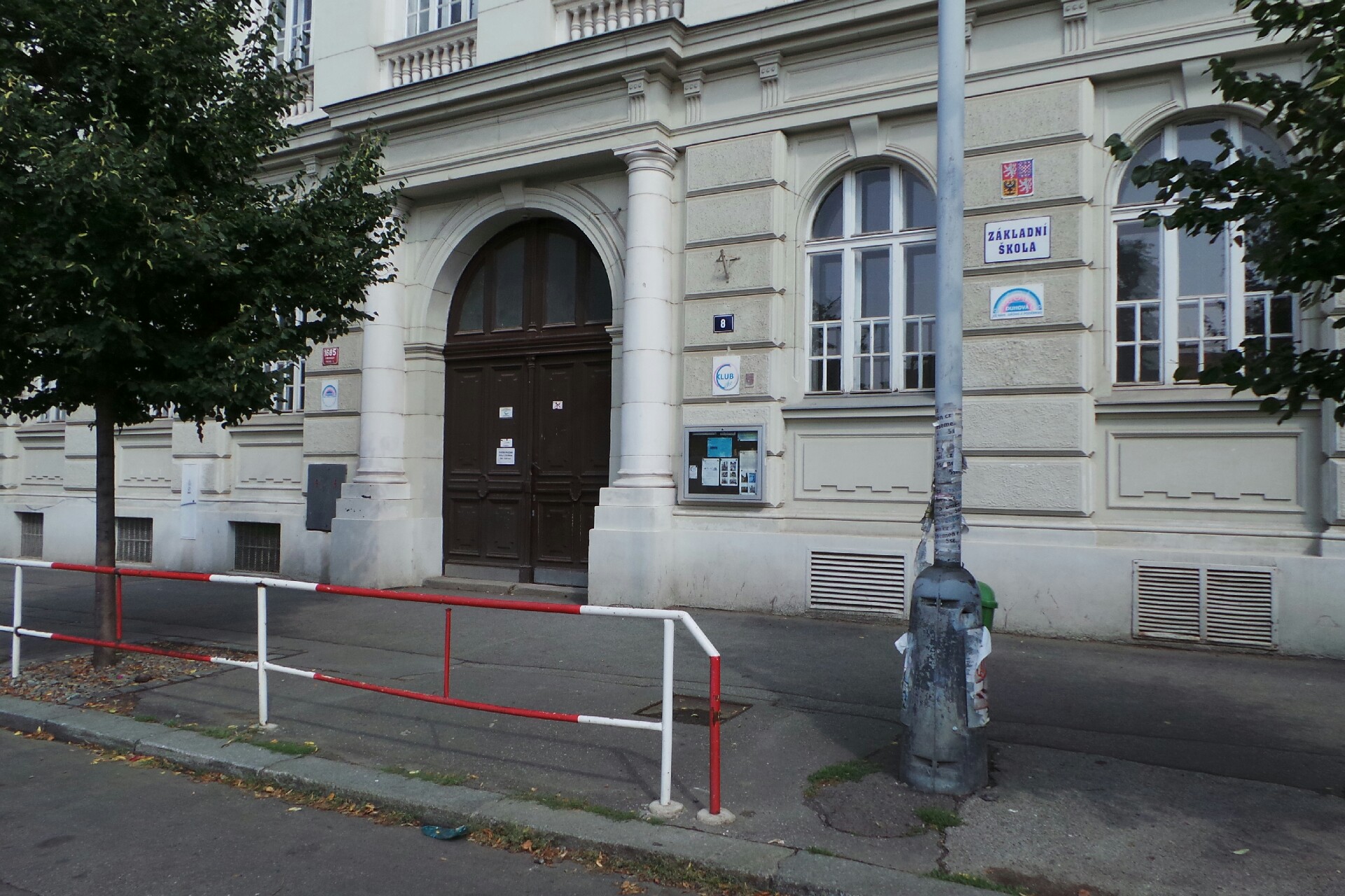 Základní škola, Praha 3, nám. Jiřího z Poděbrad 7,8/1685