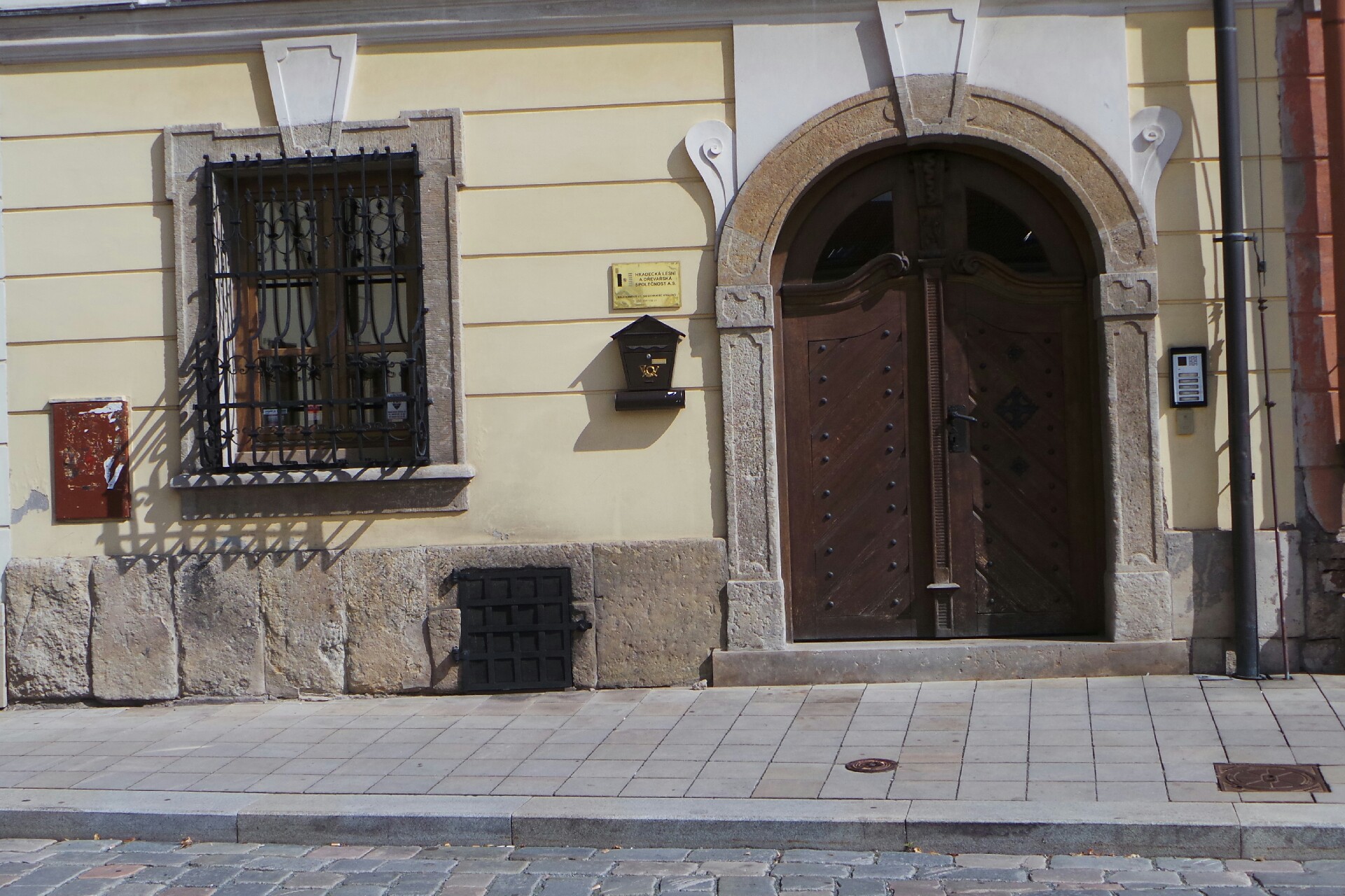 Hradecká lesní a dřevařská společnost, a.s.