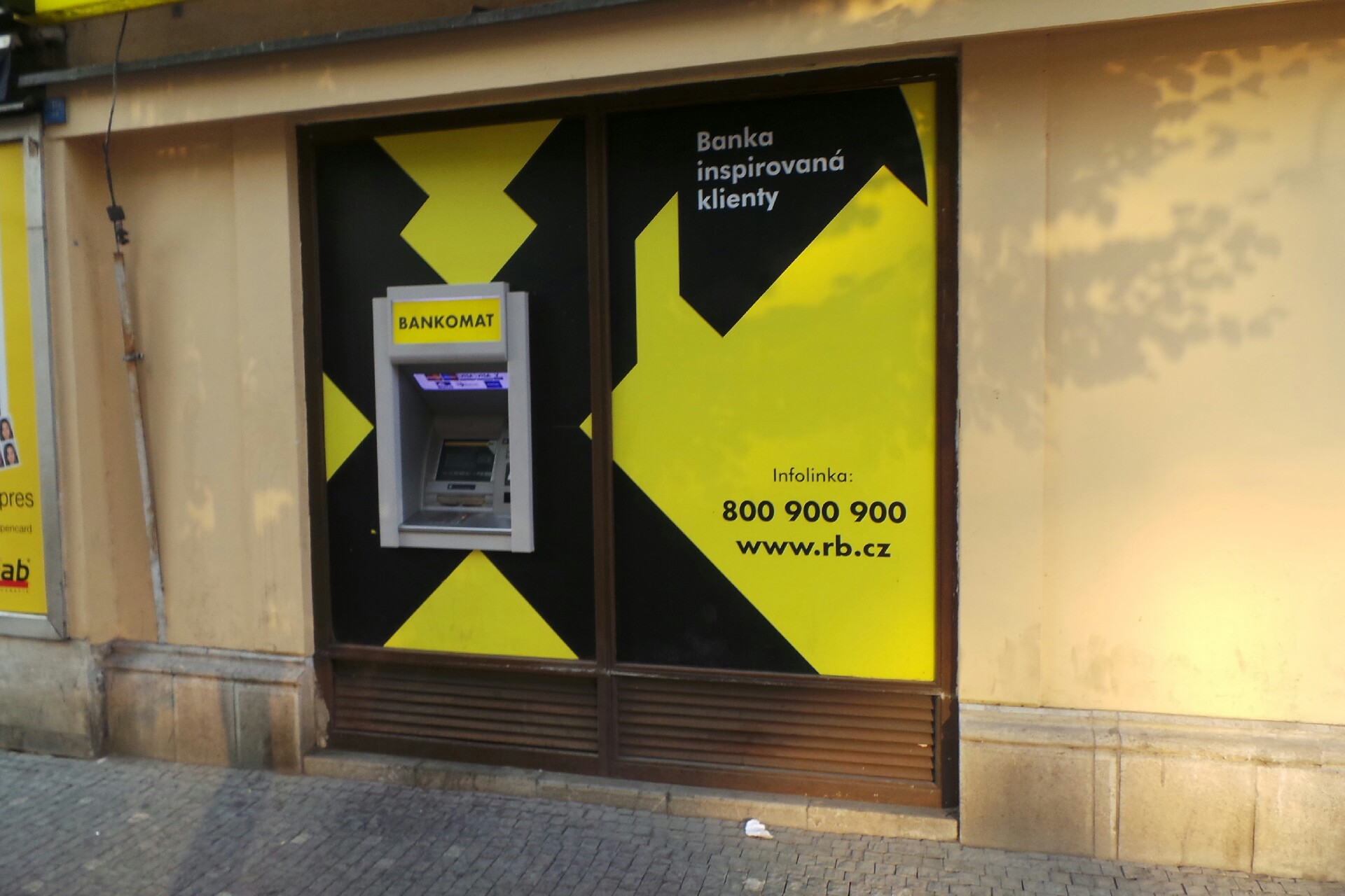 Raiffeisenbank - bankomat