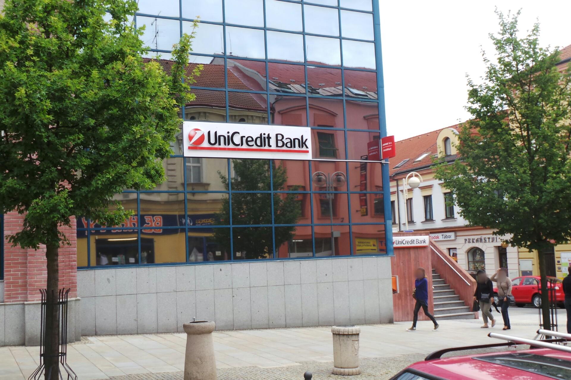 Bankomat UniCredit Bank Czech Republic foto 2
